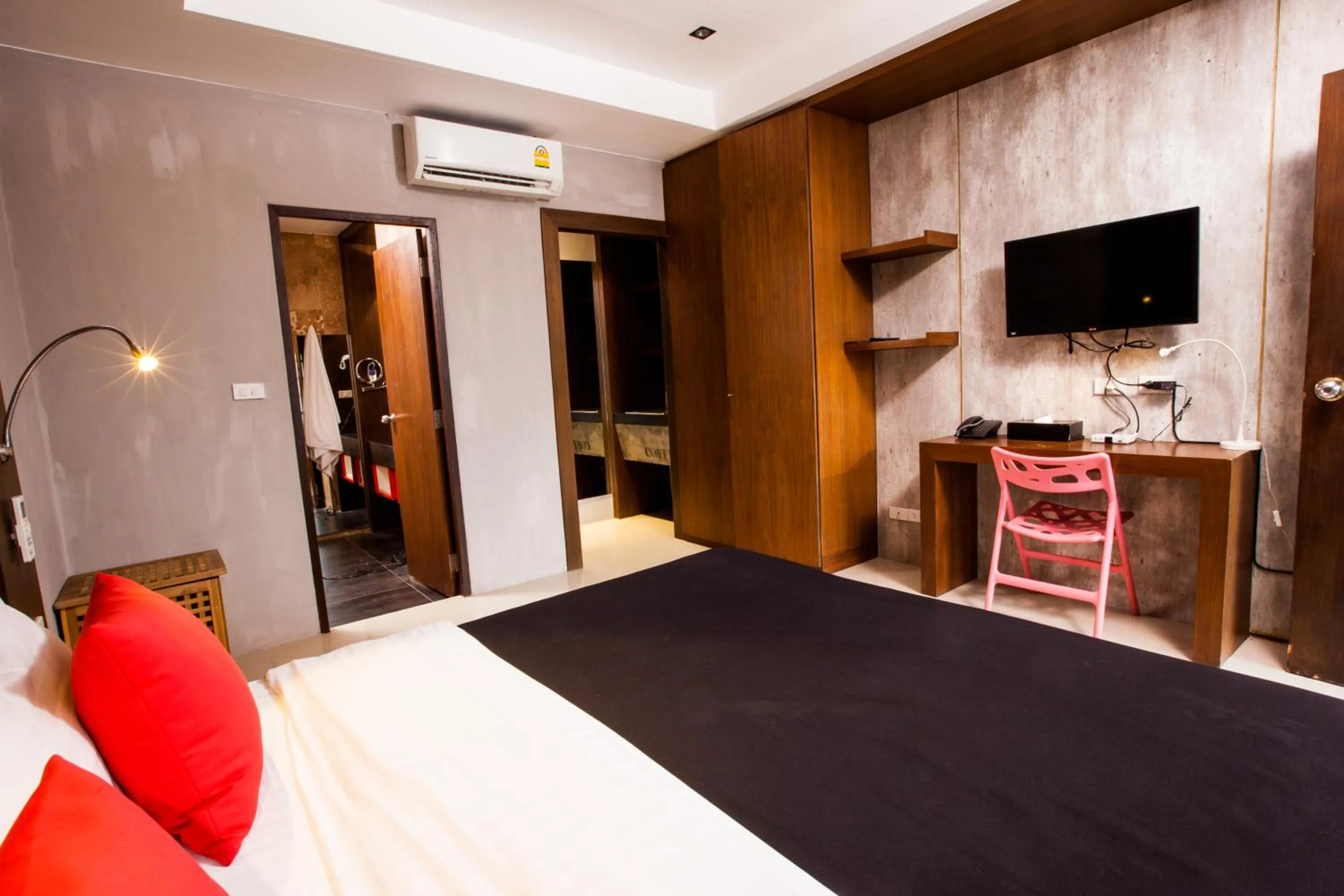 Bedroom, Bed in Amenity Apartel Samui