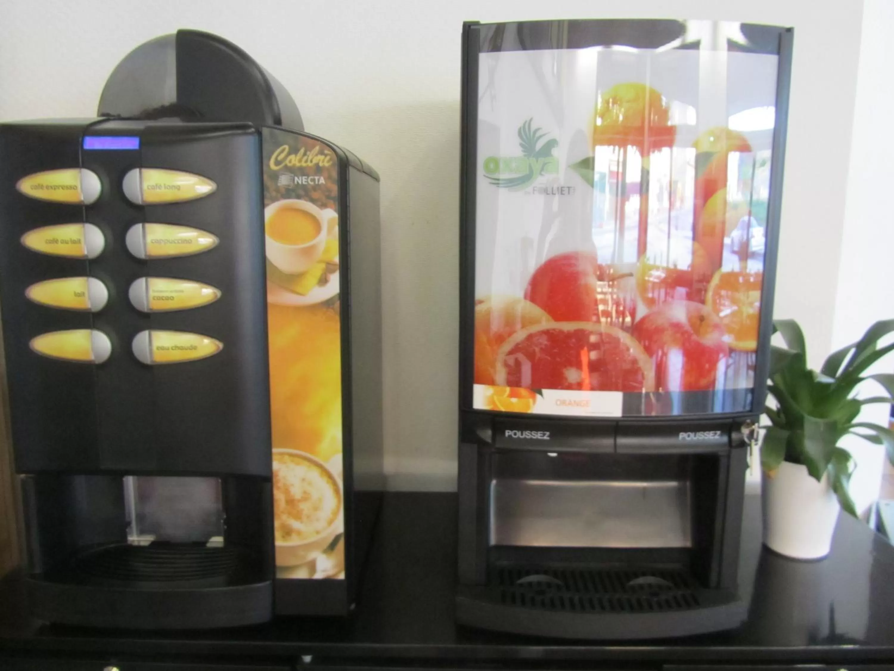 Breakfast in Hôtel Le Saint Joseph