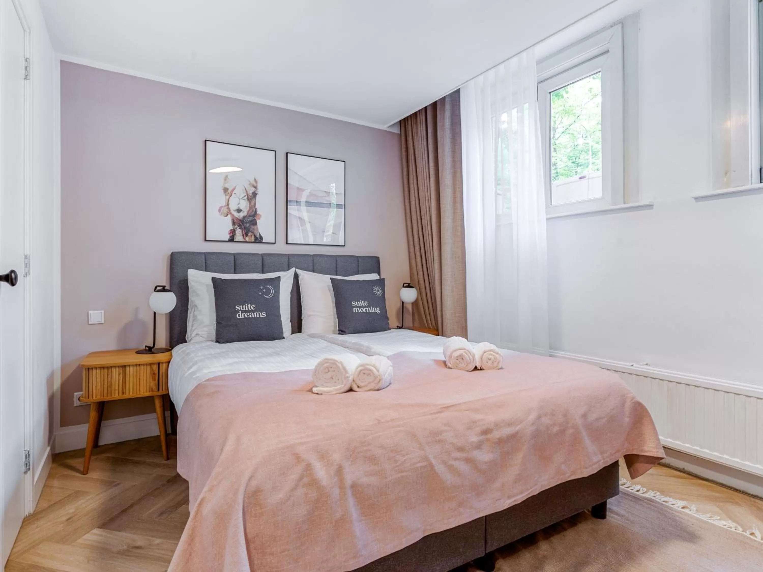 Bed in City Rooms Amsterdam Hemonystraat - Digital access