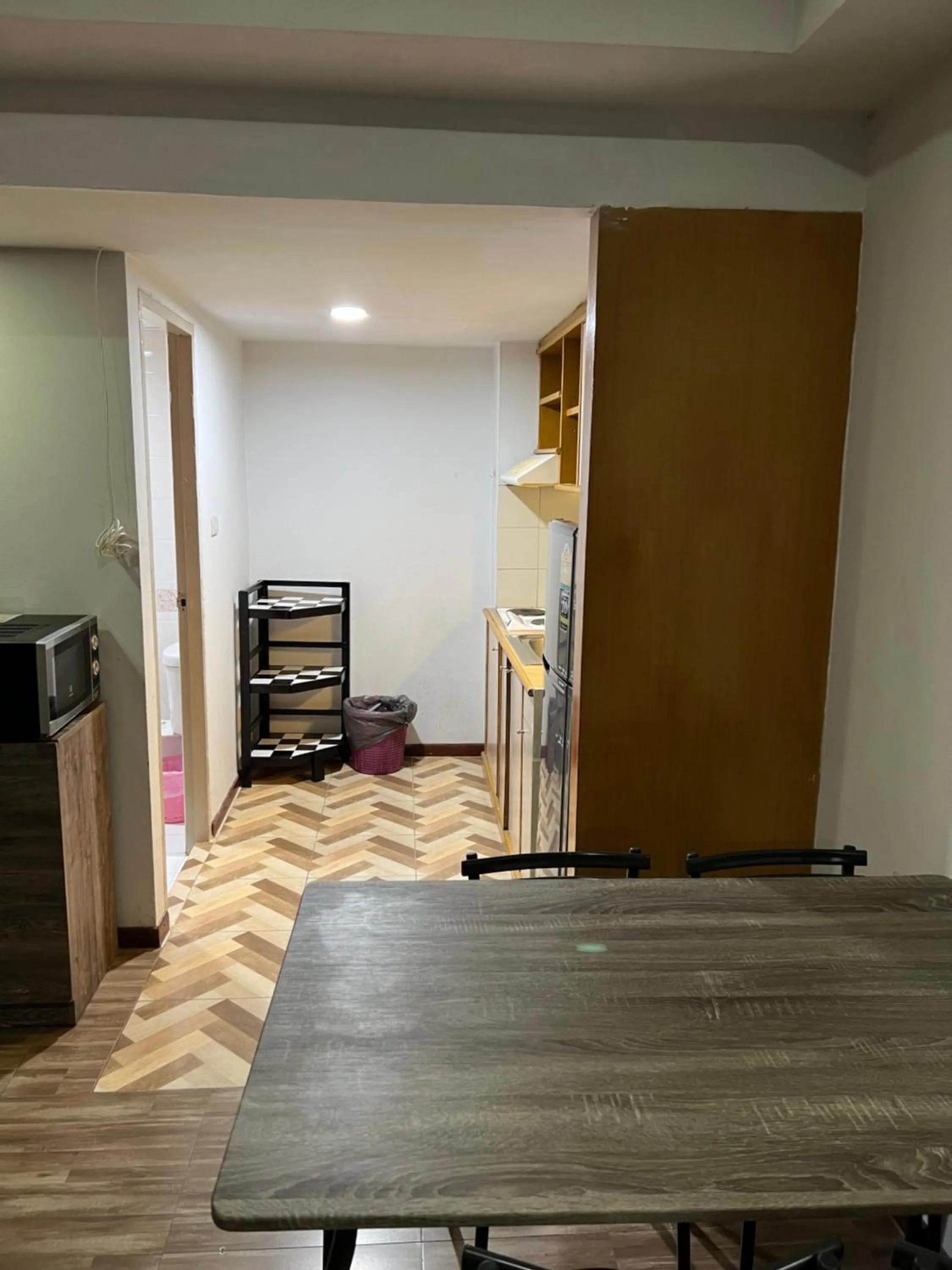 Kitchen or kitchenette in Mall Suites Hotel