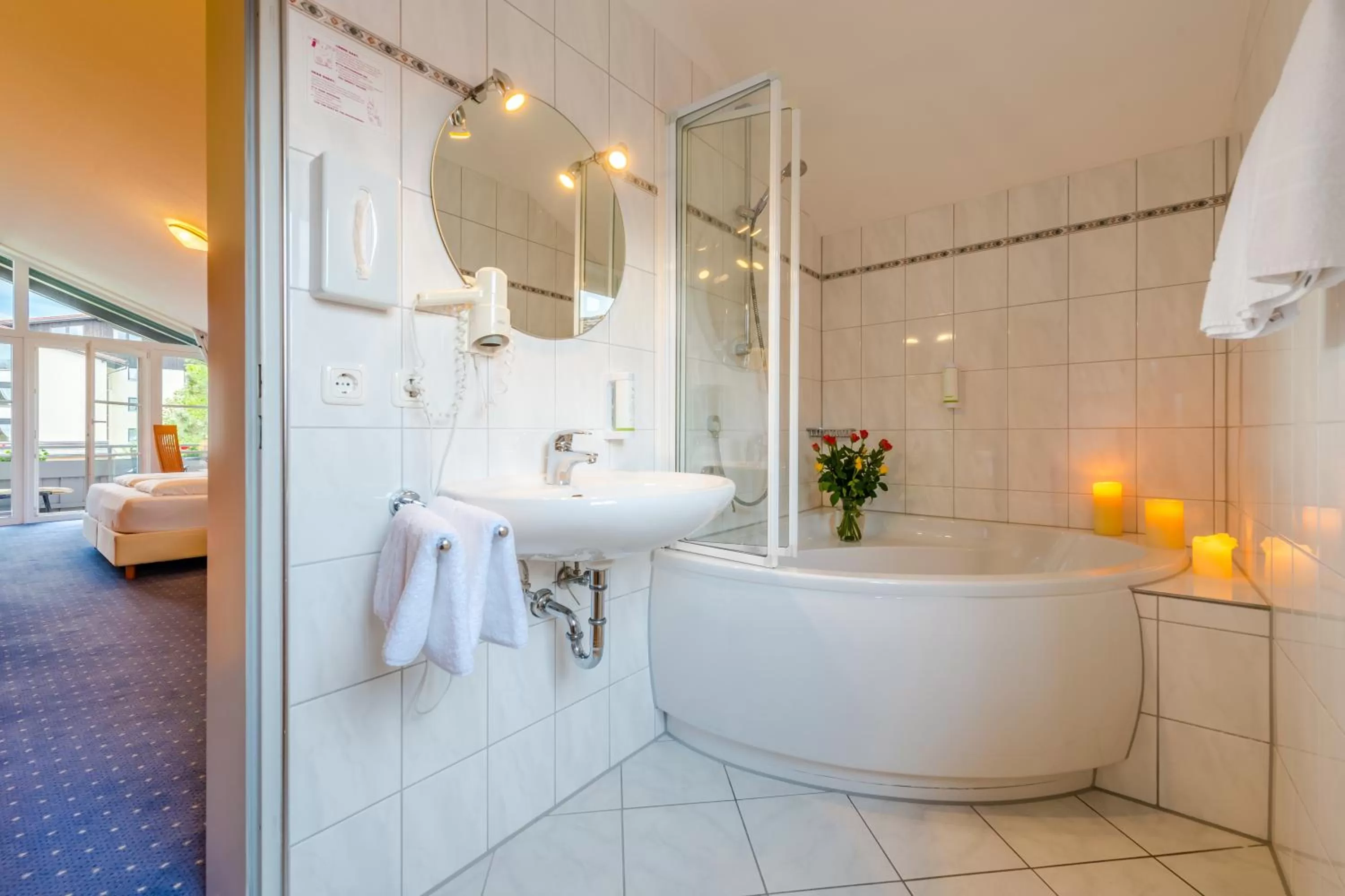 Bathroom, Bed in Hotel Neudeck