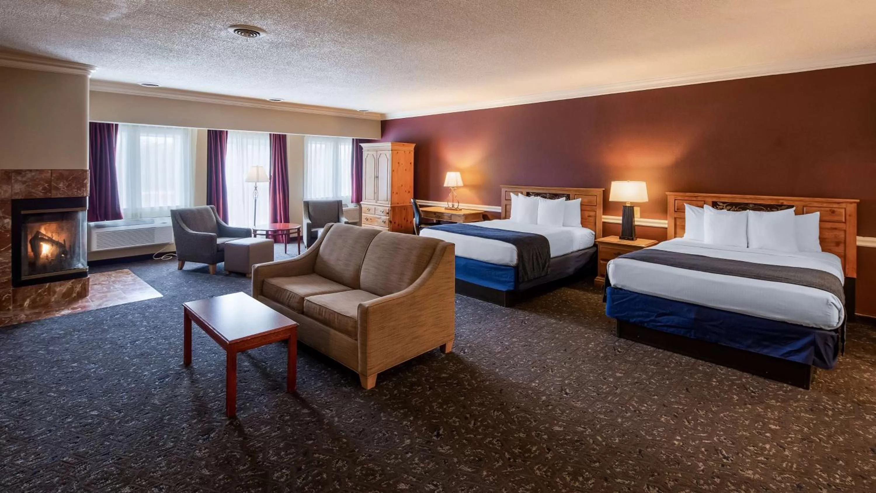 Queen Suite with Two Queen Beds and Whirlpool - Non-Smoking in Best Western Greenfield Inn