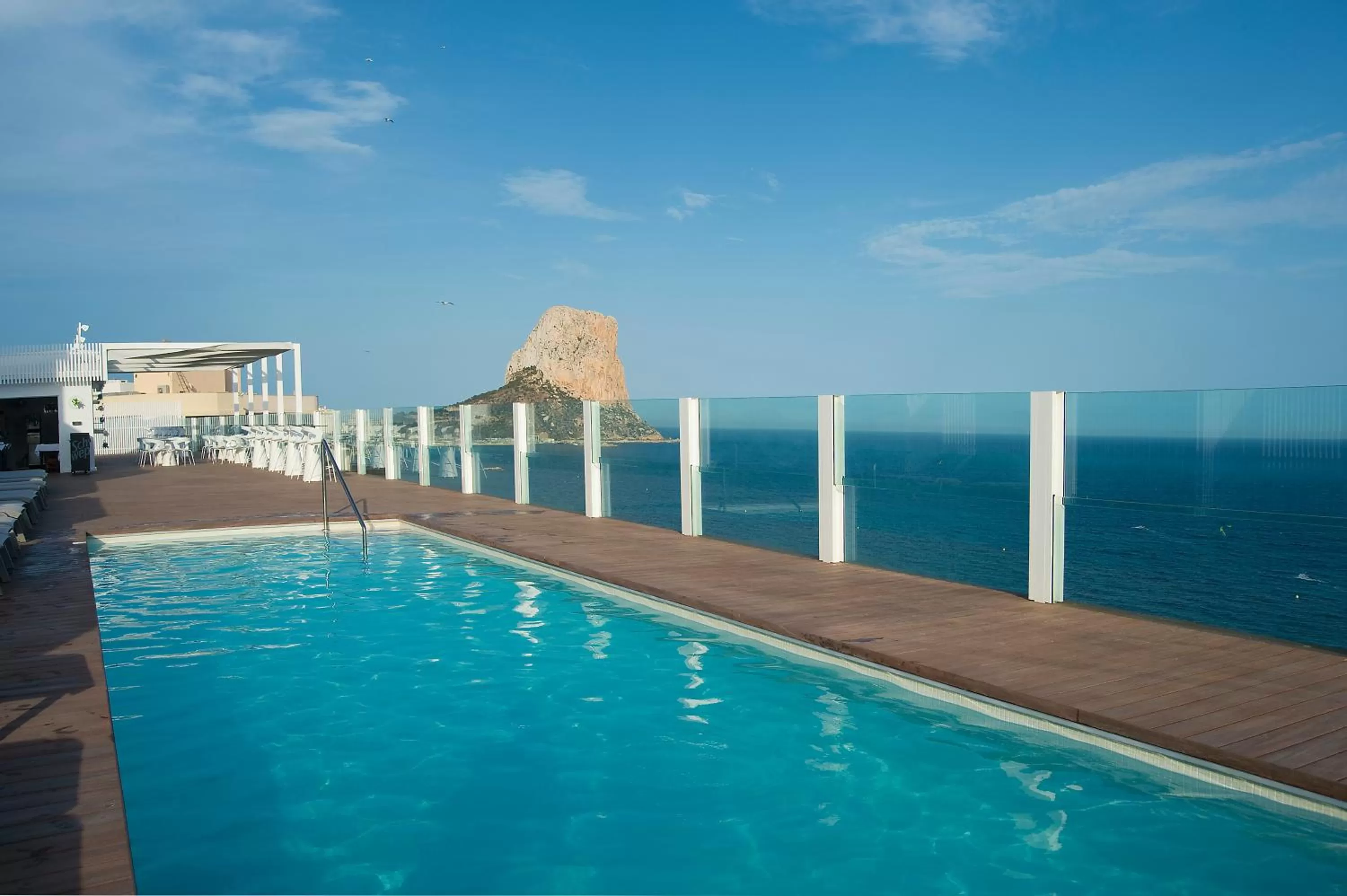 Swimming pool in Hotel Bahía Calpe by Pierre & Vacances