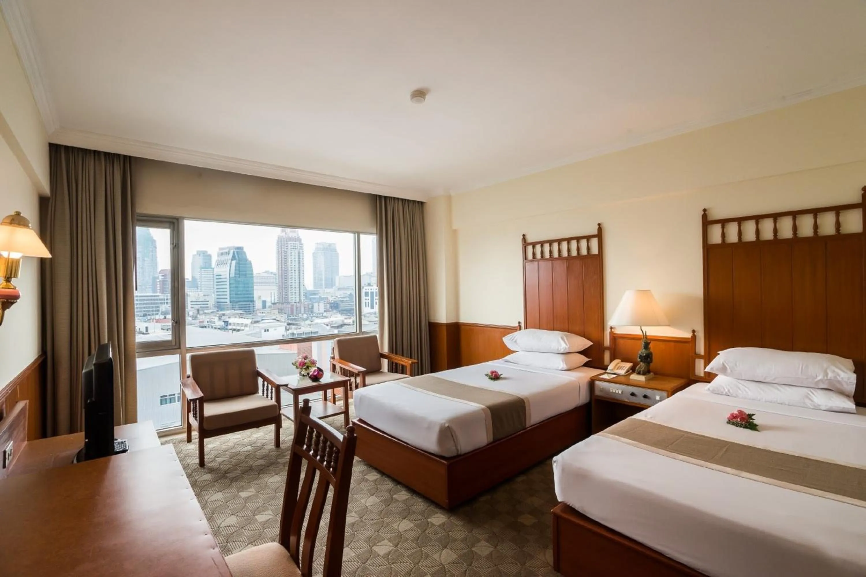 Bedroom, Bed in Bangkok Palace Hotel