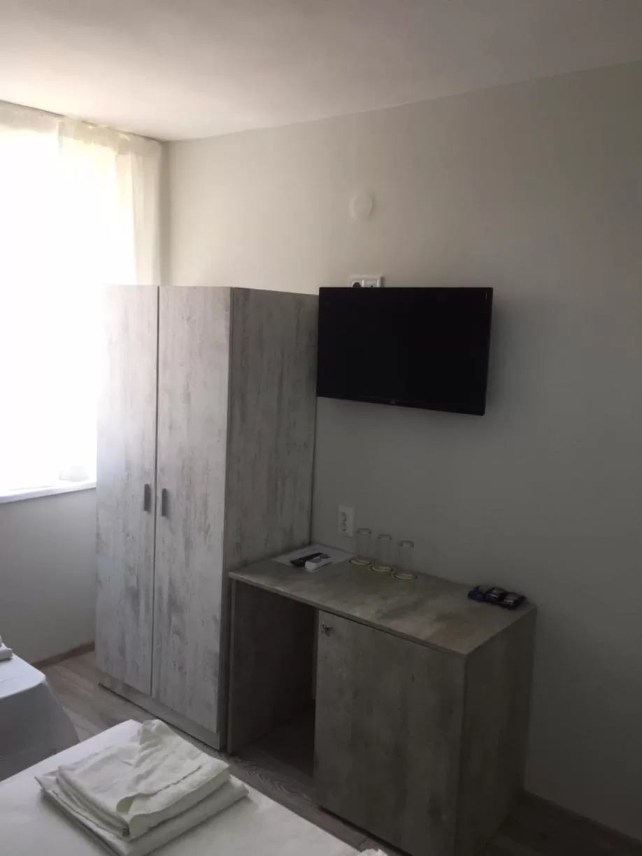 TV/Entertainment Center in Family Hotel Malibu