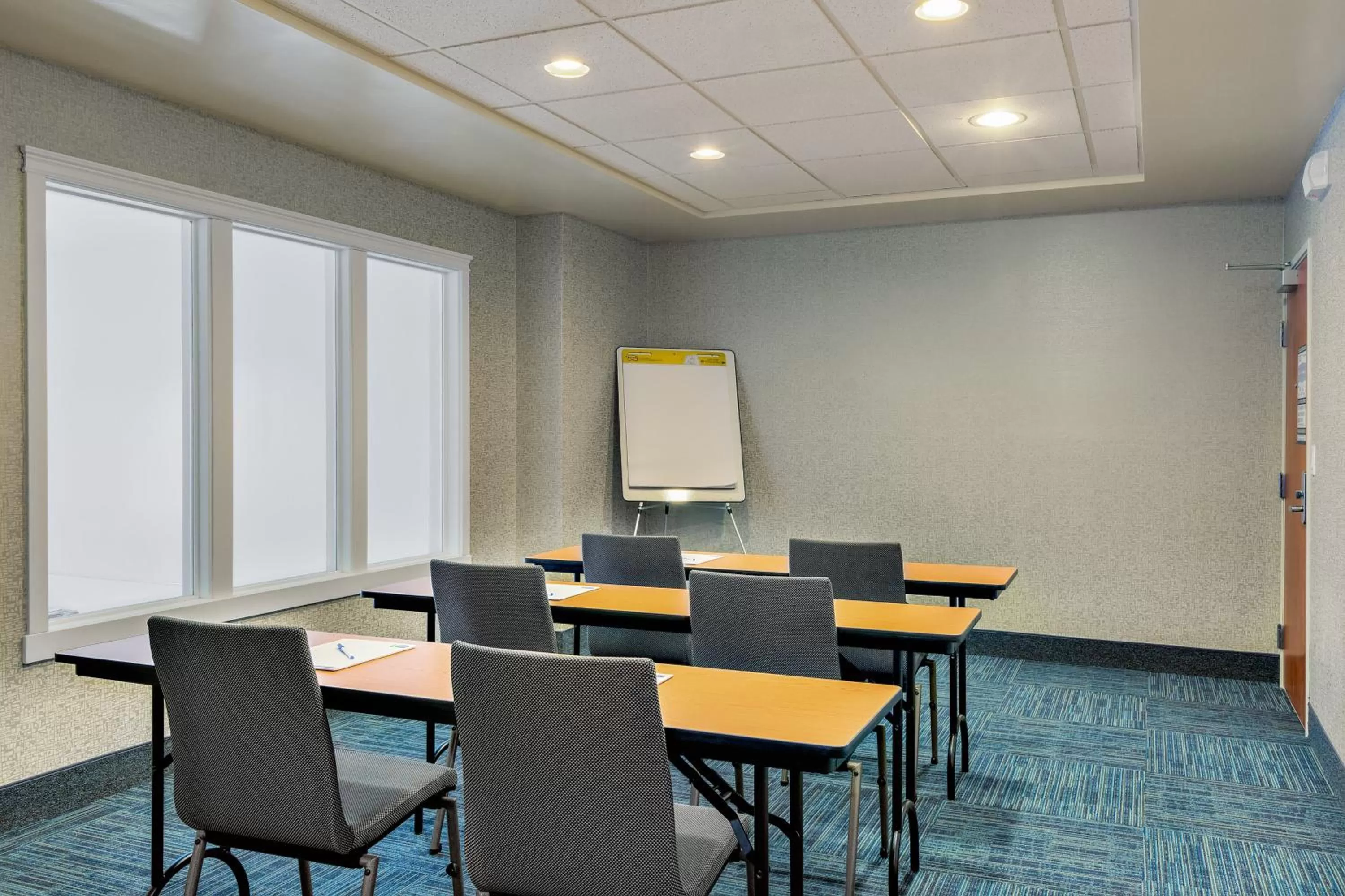 Meeting/conference room in Holiday Inn Express Hotel & Suites Oroville Southwest by IHG