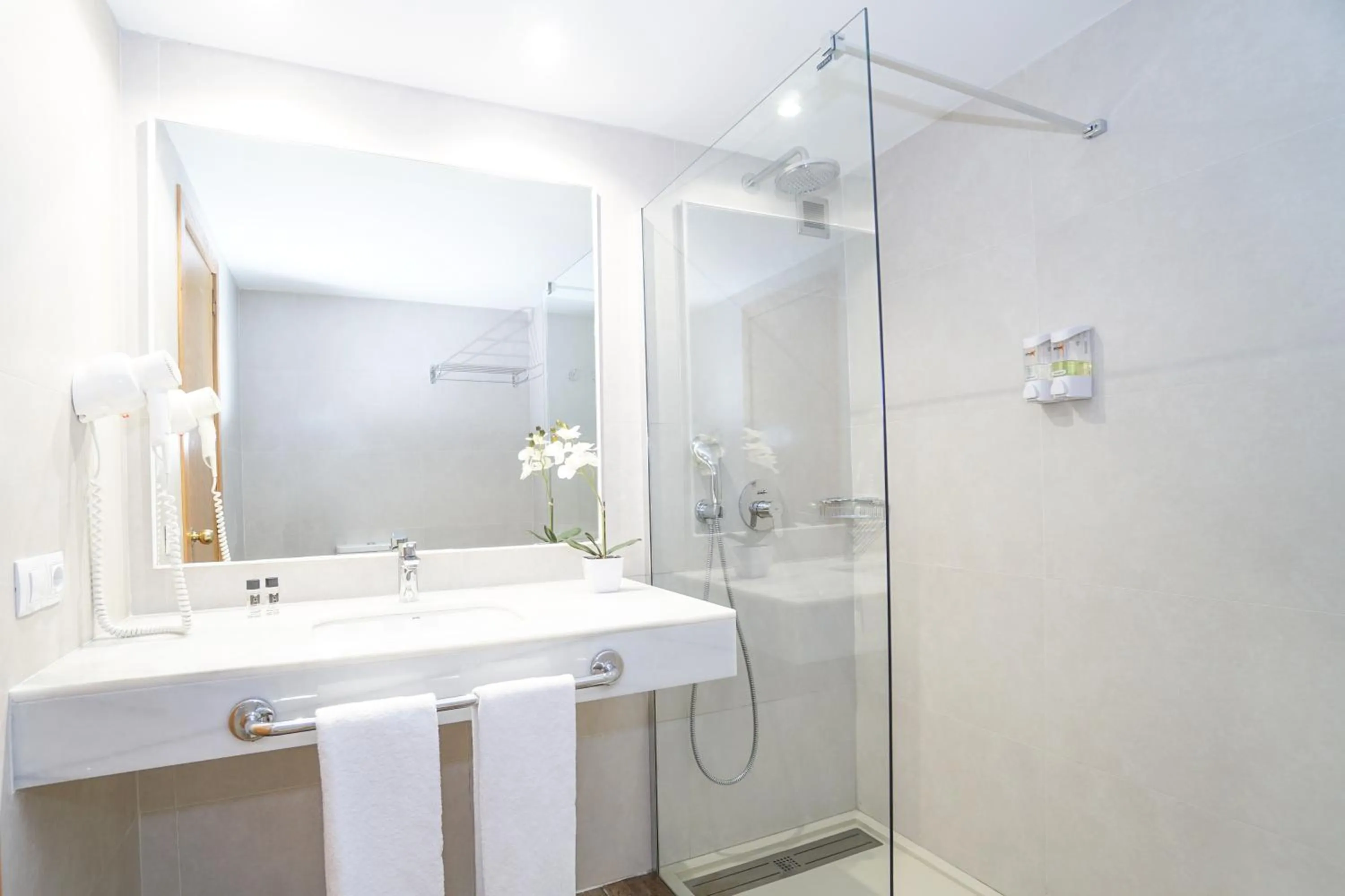 Bathroom in Hotel Millor Sol