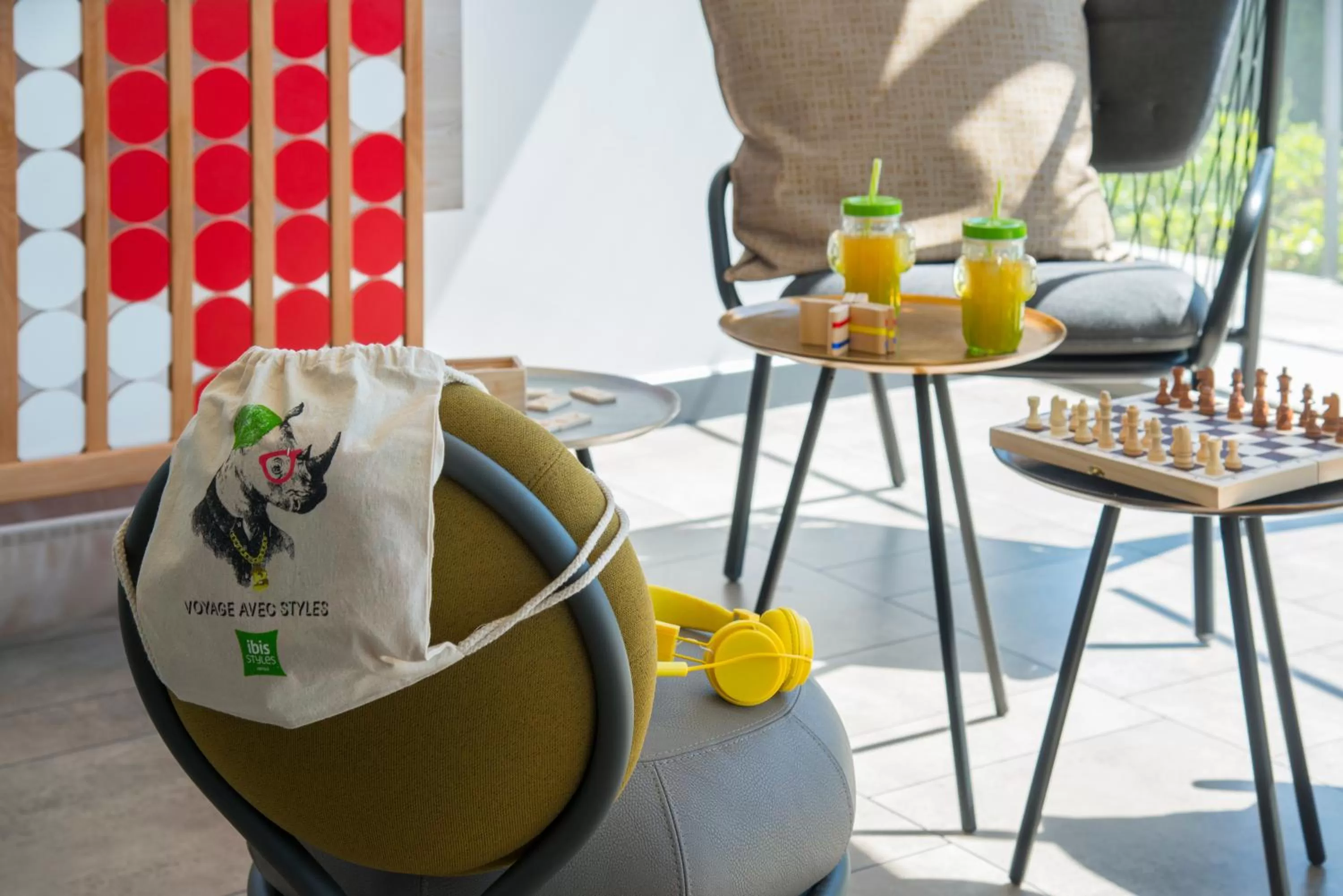 young children in ibis Styles Pertuis Portes du Luberon