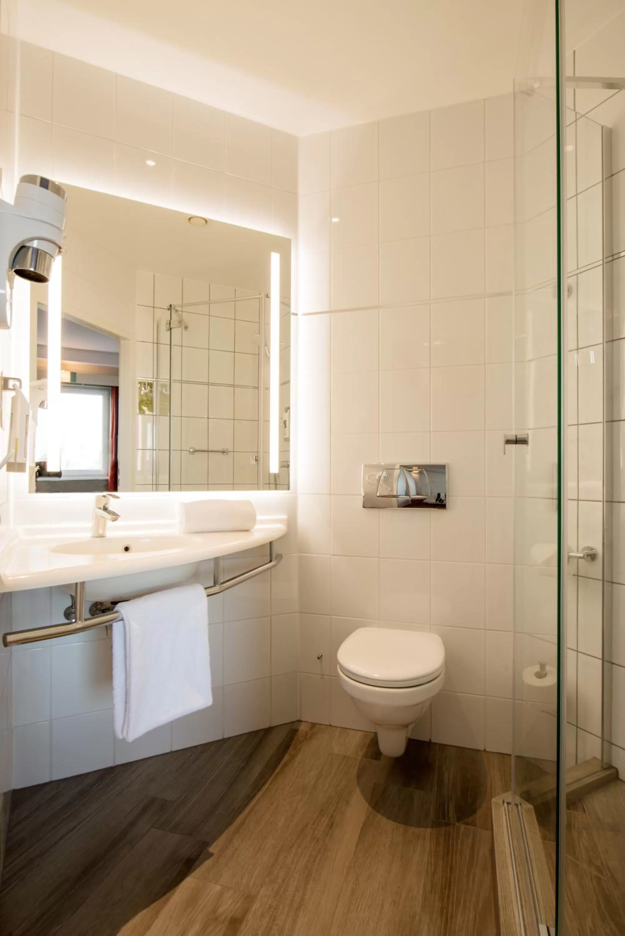 Shower in Hotel Ibis Łódź Centrum