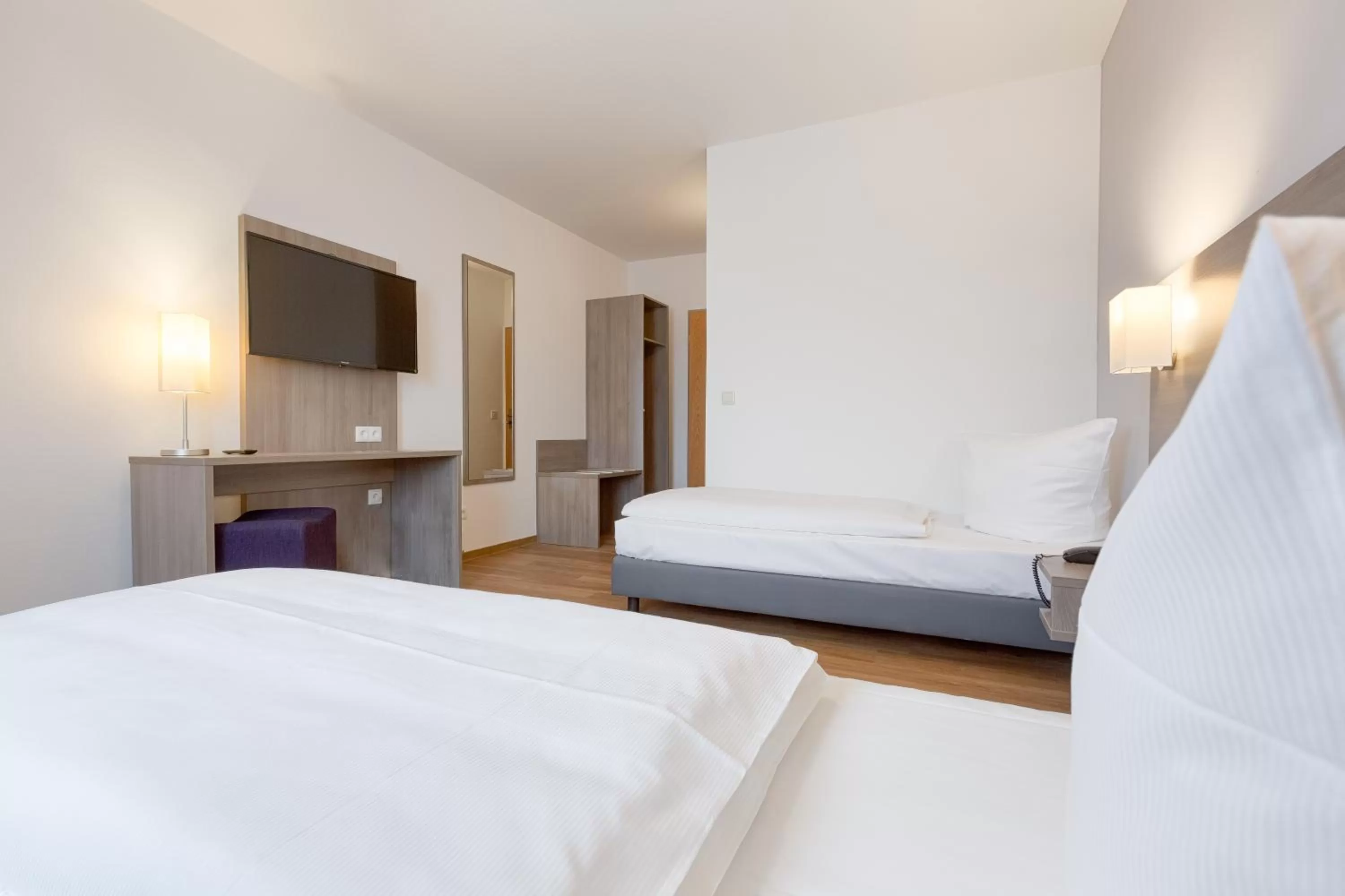 Photo of the whole room, Bed in Bamberg Inn