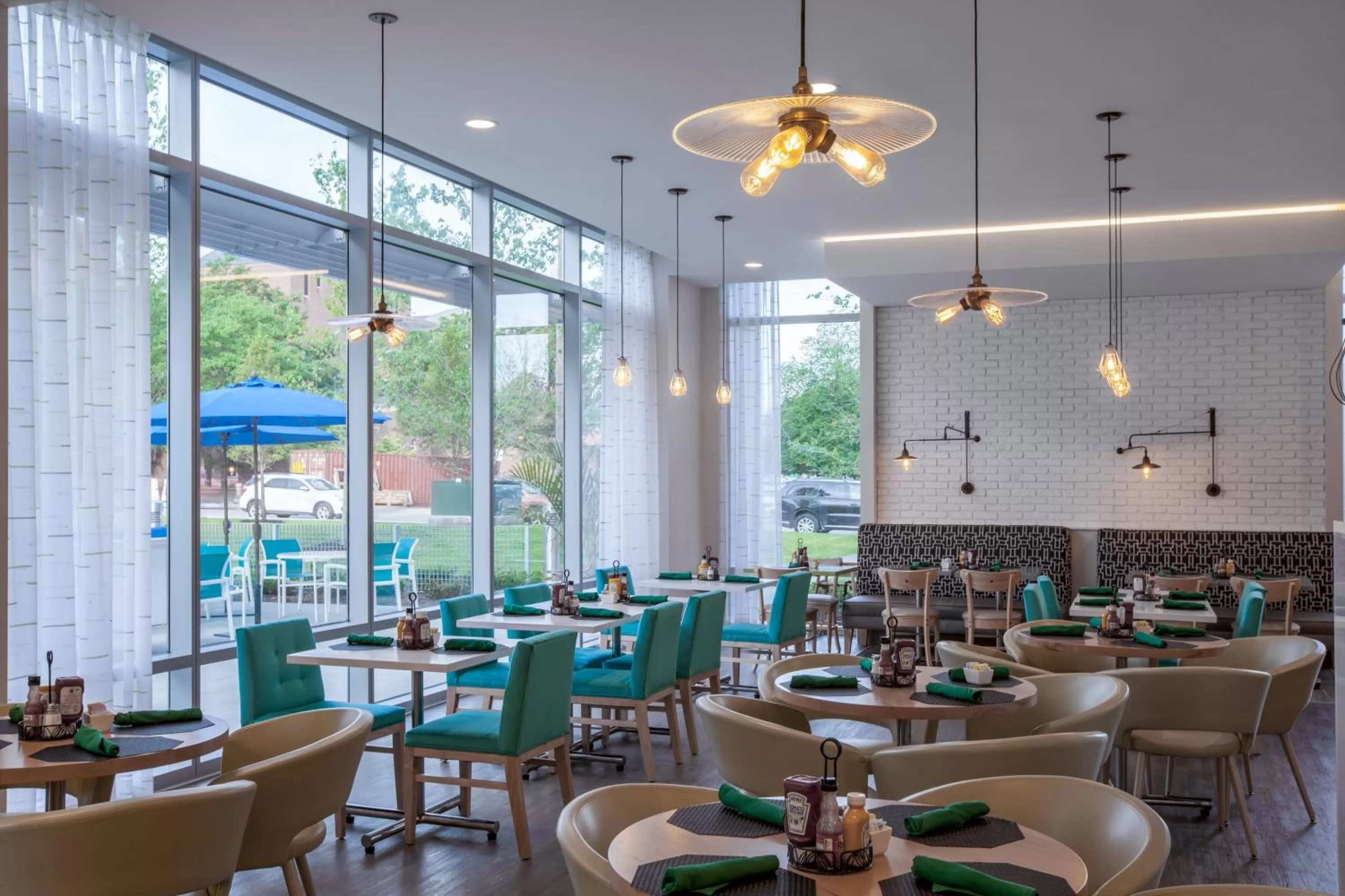 Restaurant/places to eat in Holiday Inn Cleveland Clinic by IHG