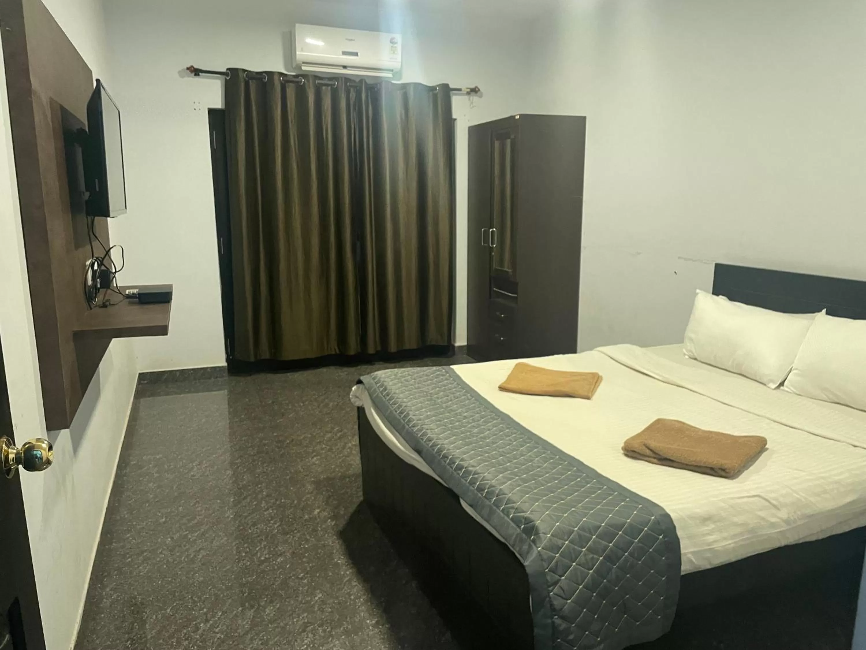 Bed in Calangute Beach Corner