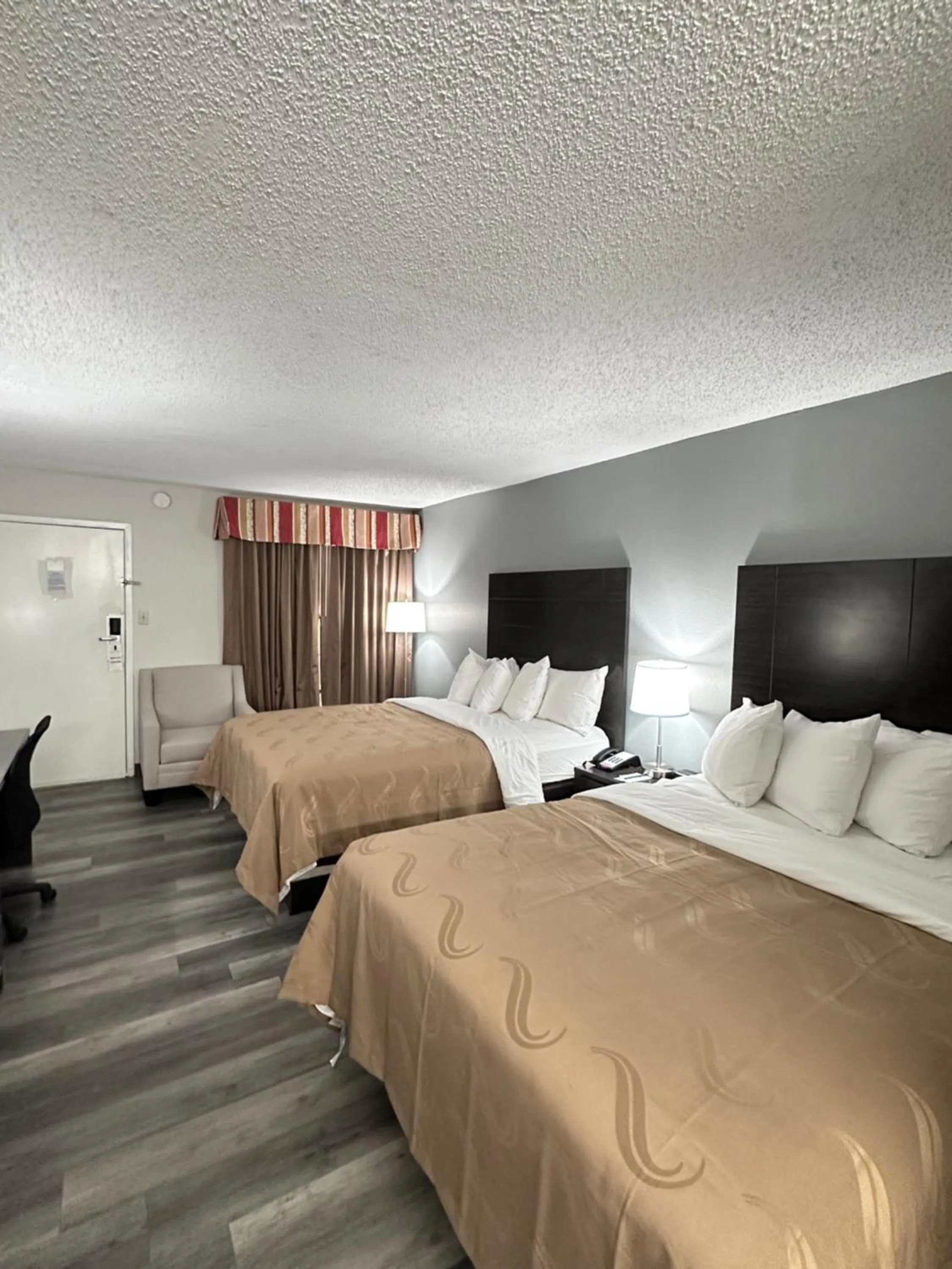 Bedroom in Quality Inn