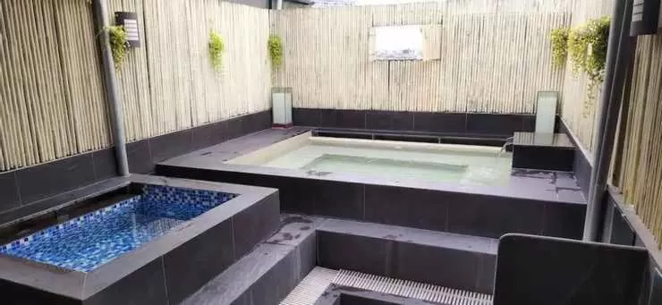 Swimming pool in Royal Hotel