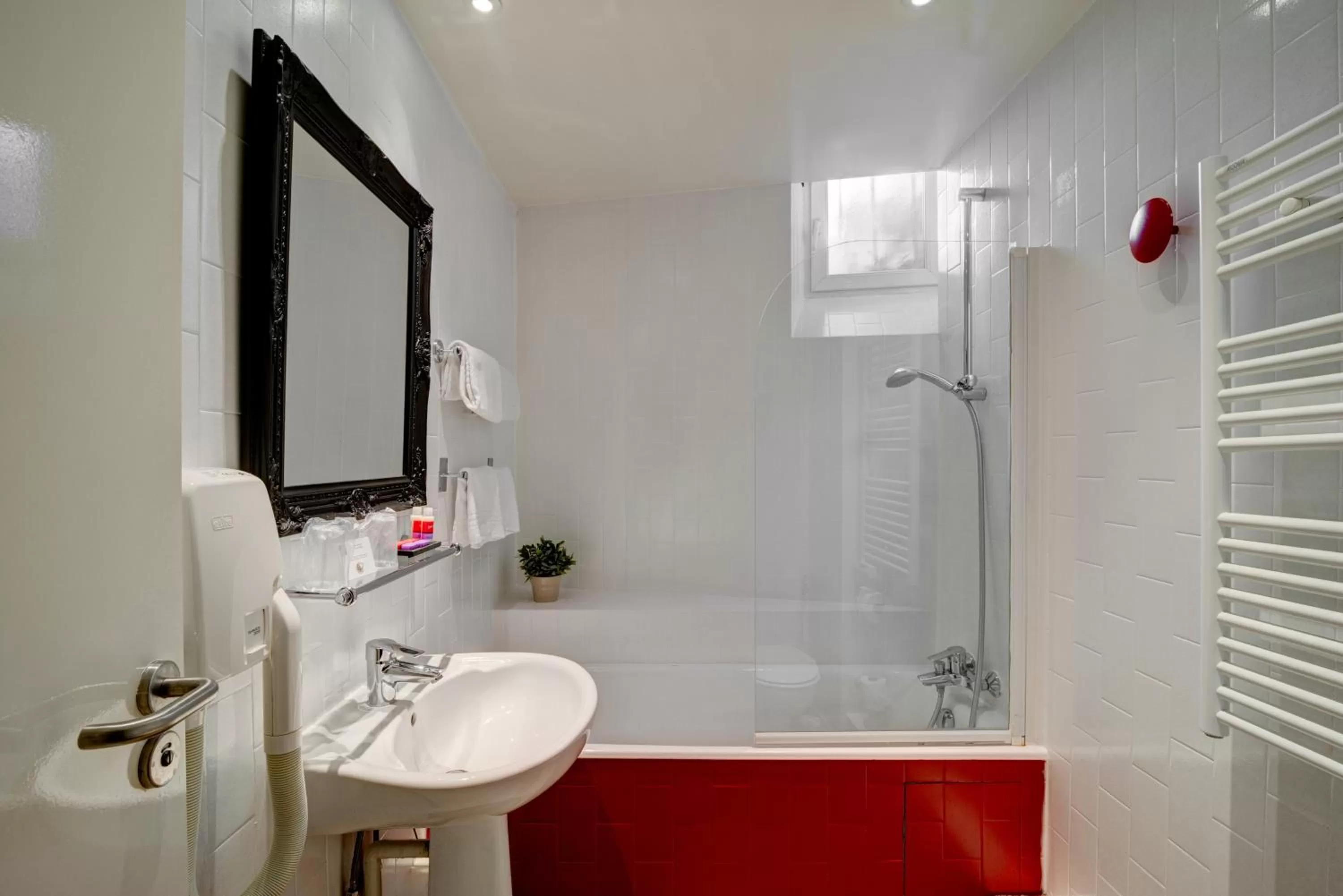 Bathroom in Hotel Astoria - Astotel