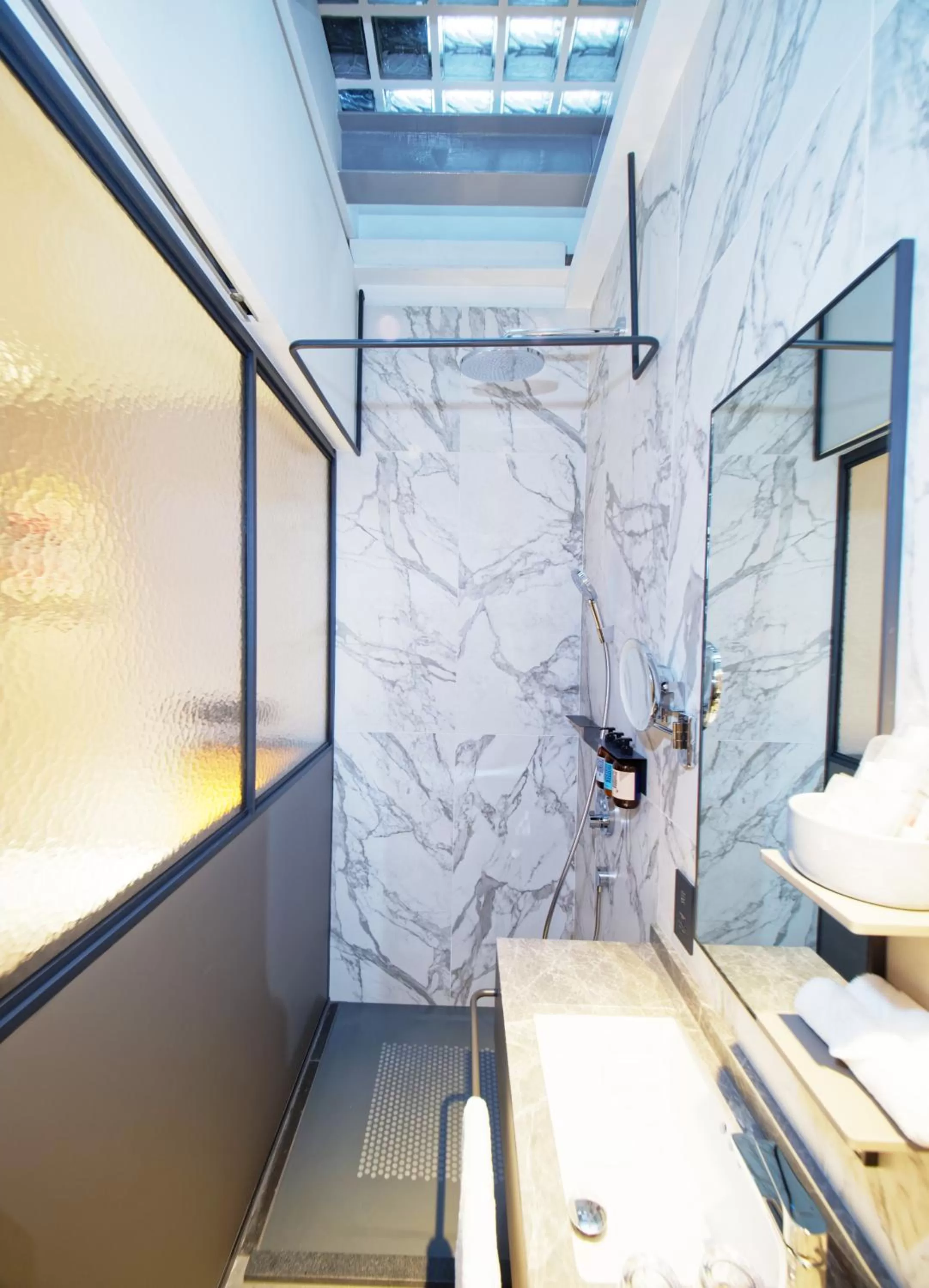 Bathroom in Hotel Soloha at Chinatown