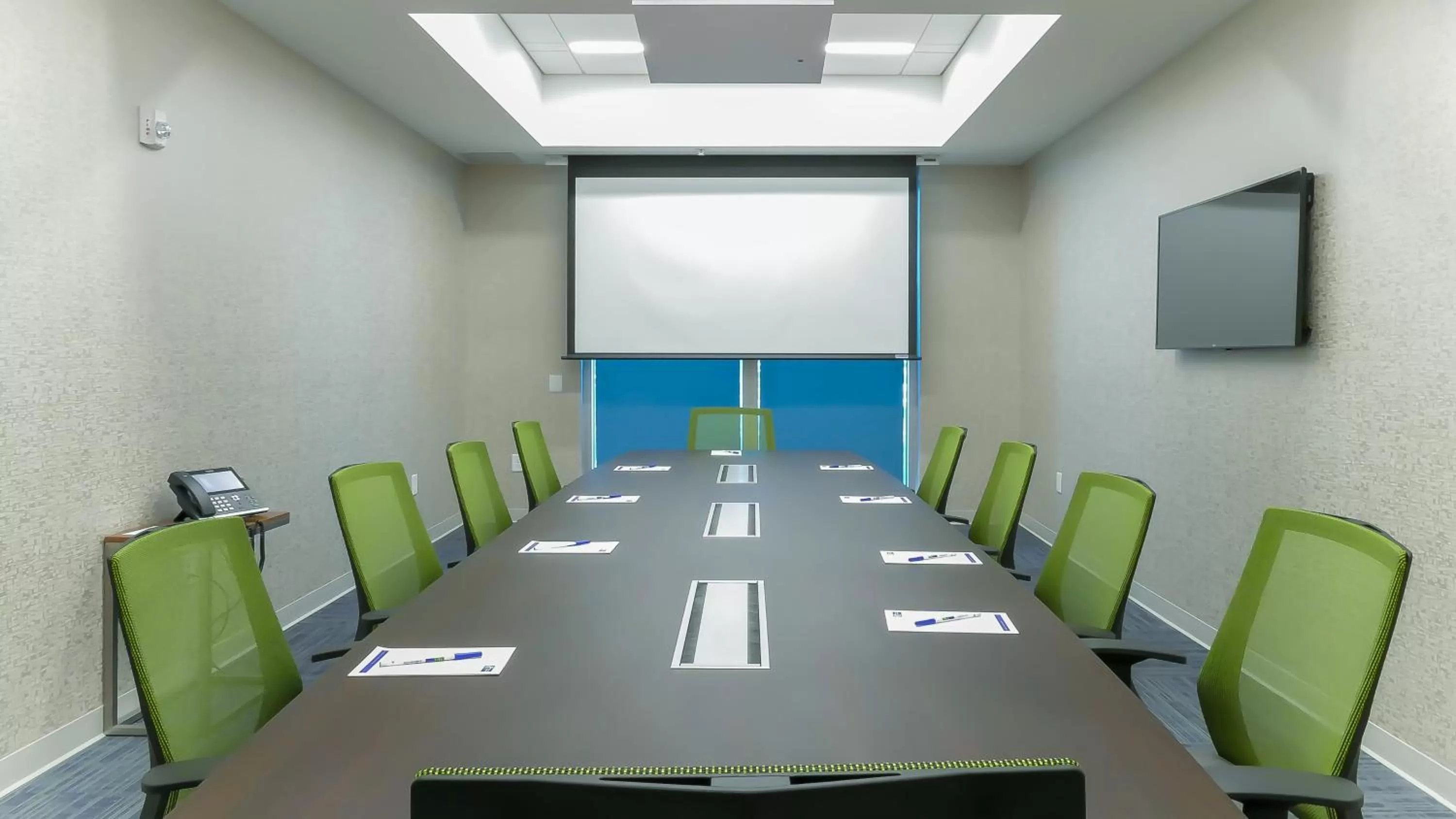 Meeting/conference room in Holiday Inn Express & Suites Miami Airport East by IHG