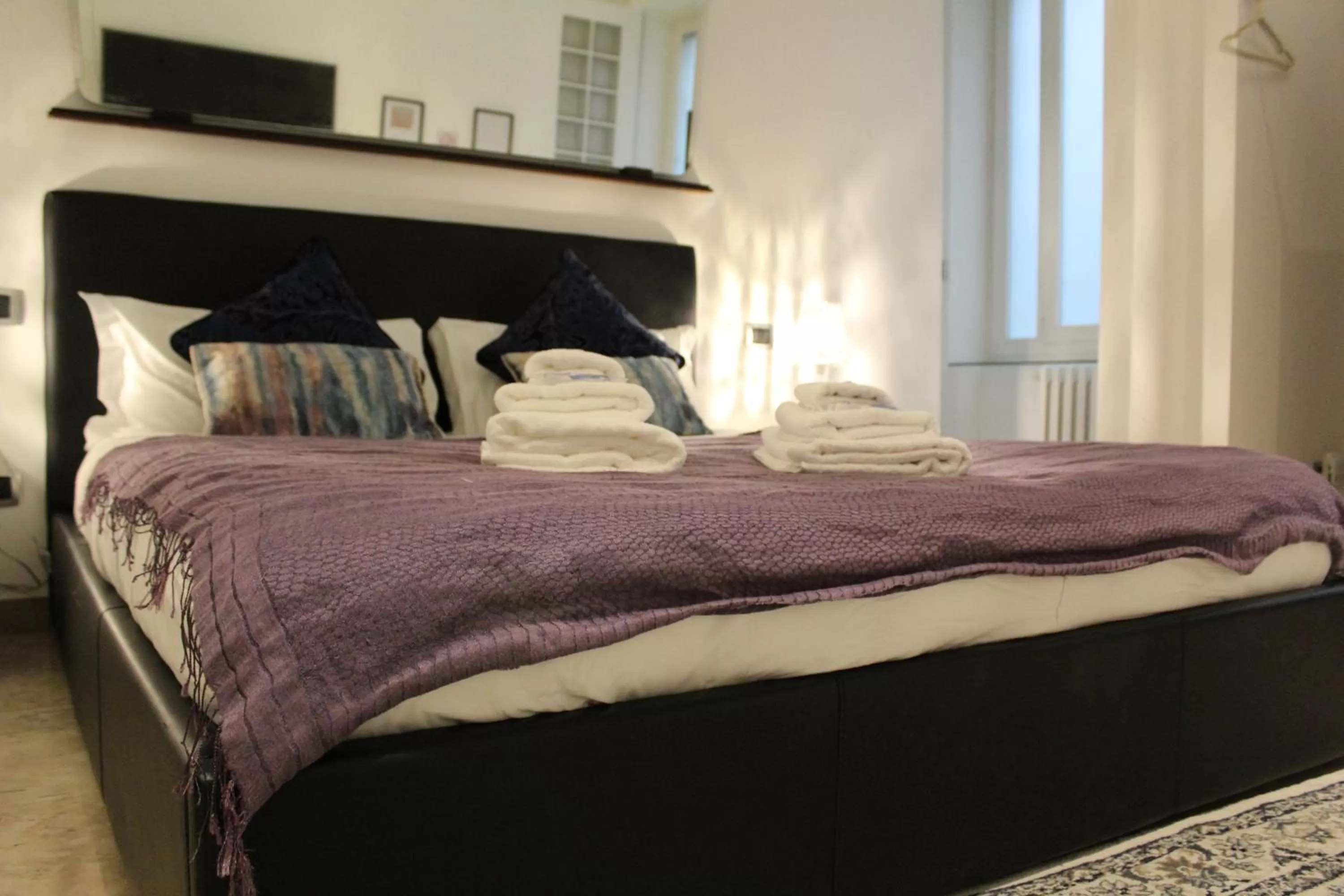 Photo of the whole room, Bed in Naviglio81