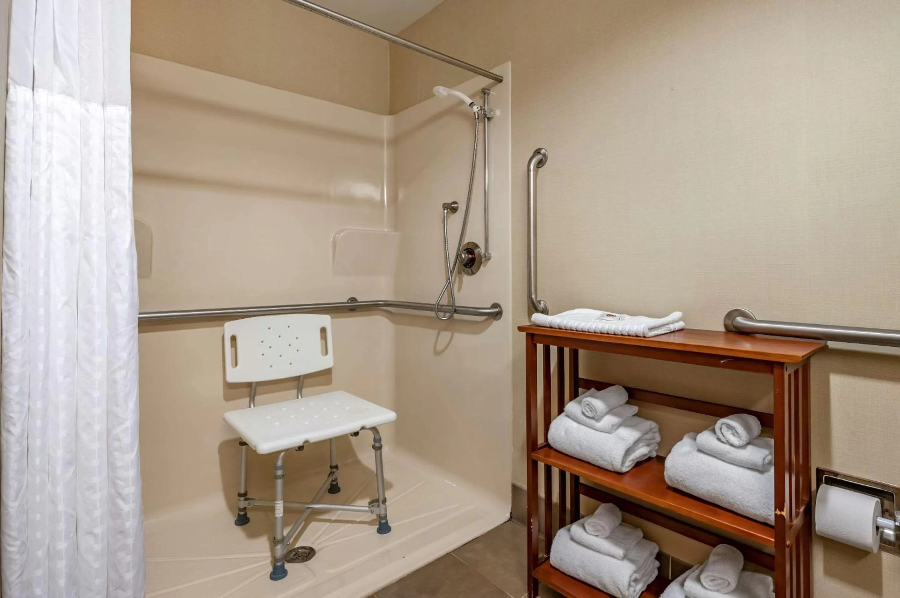 Bathroom in Comfort Inn Southwest Louisville