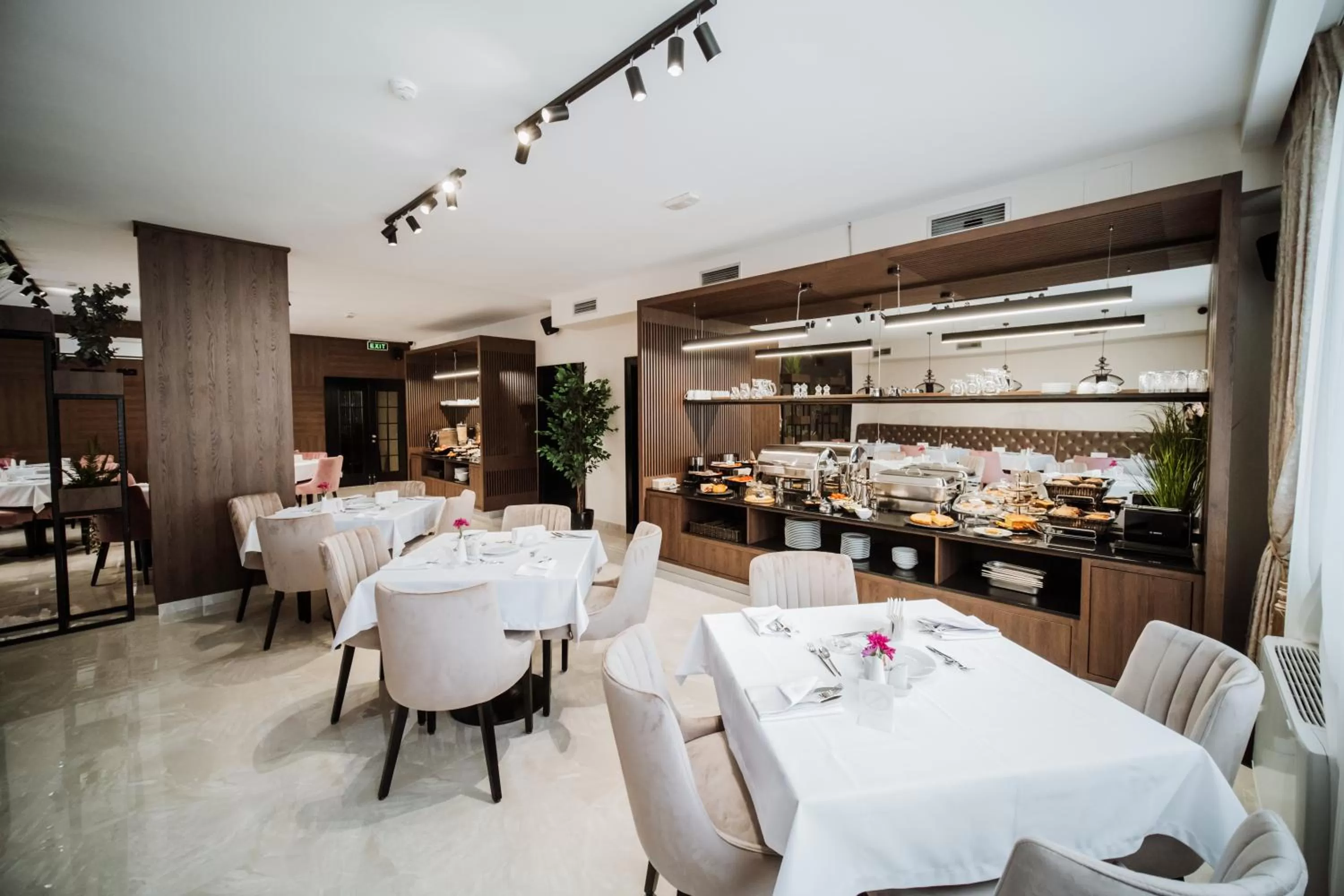 Restaurant/Places to Eat in Hotel Barcode Wellness & Spa