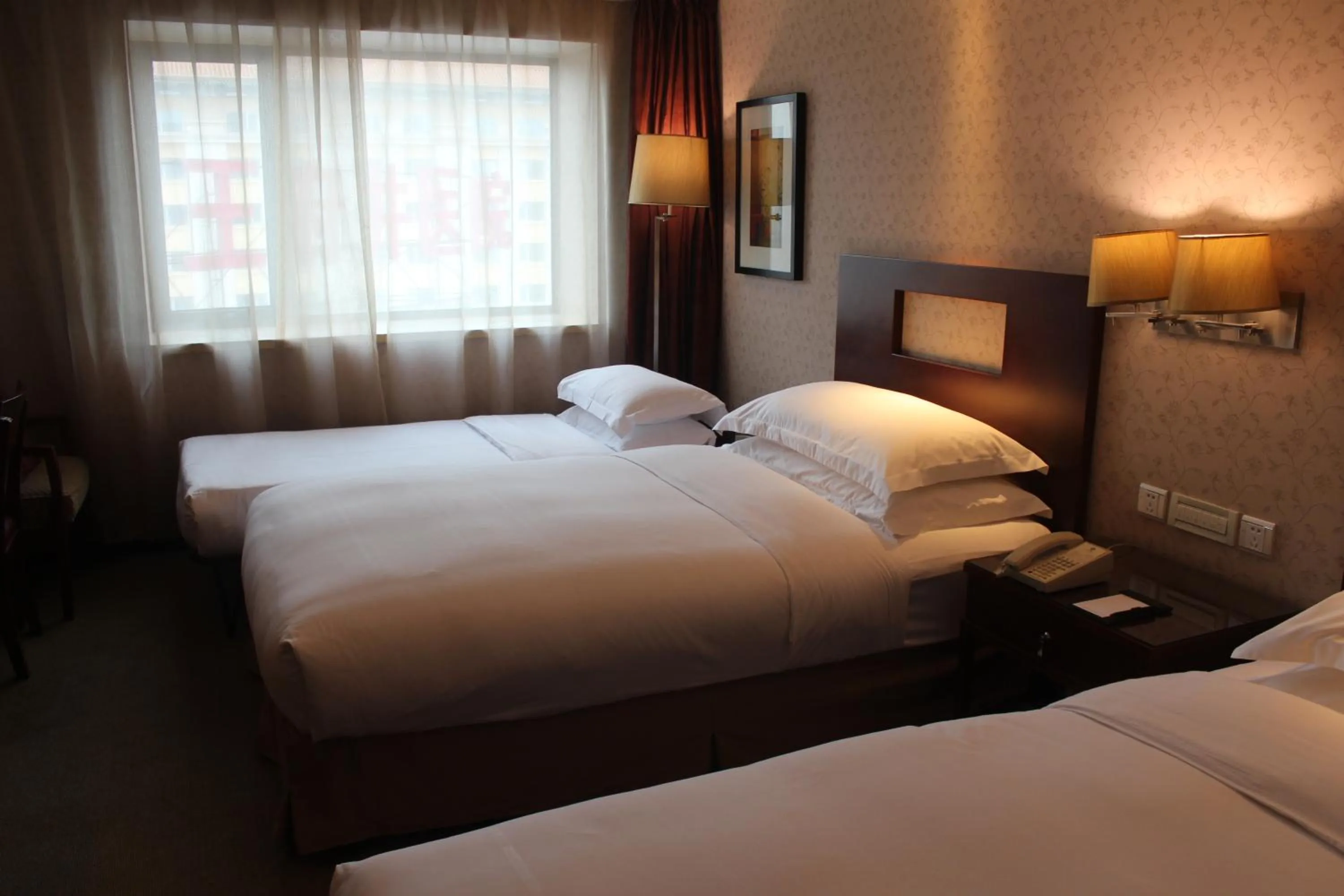 Bed in Sunworld Hotel Wangfujing