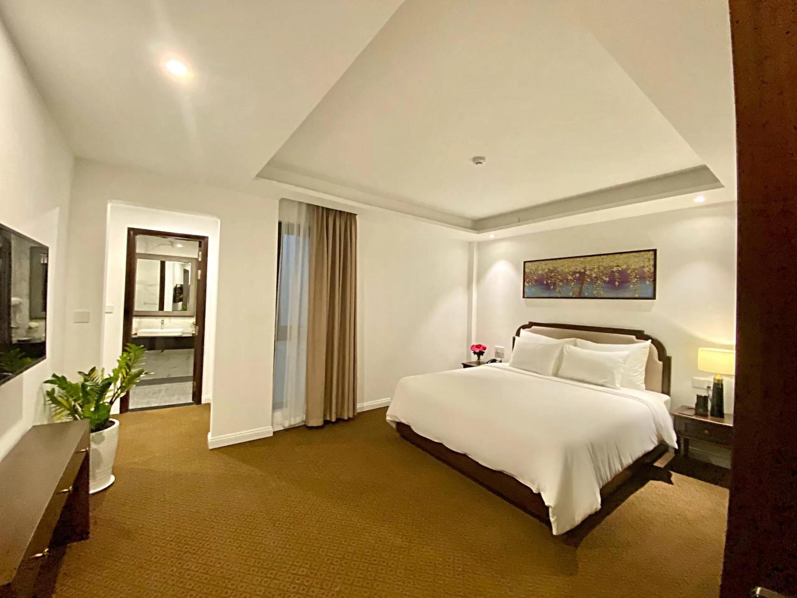 View (from property/room), Bed in Marigold Hotel Hanoi