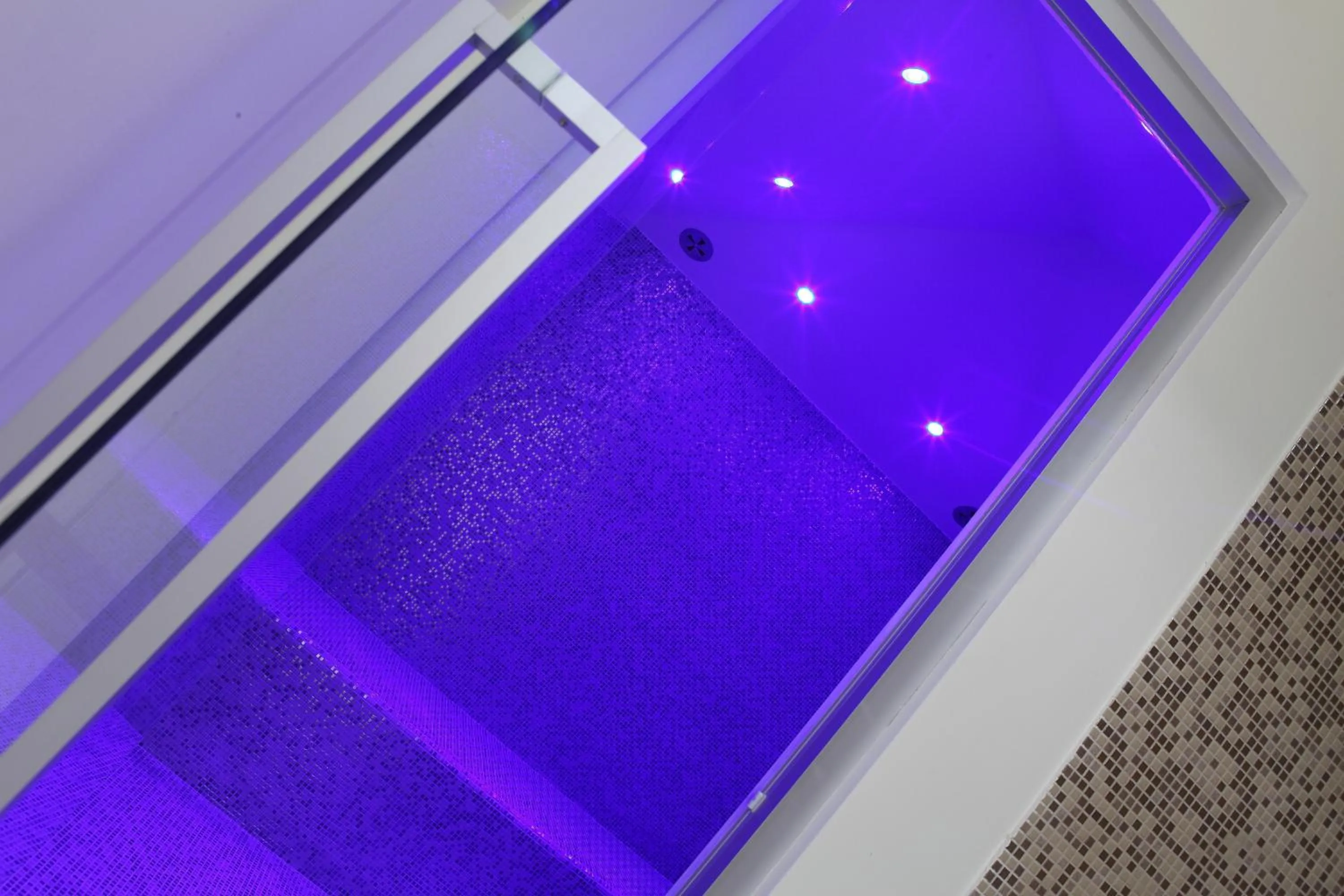 Swimming pool in HR Hotel & Spa