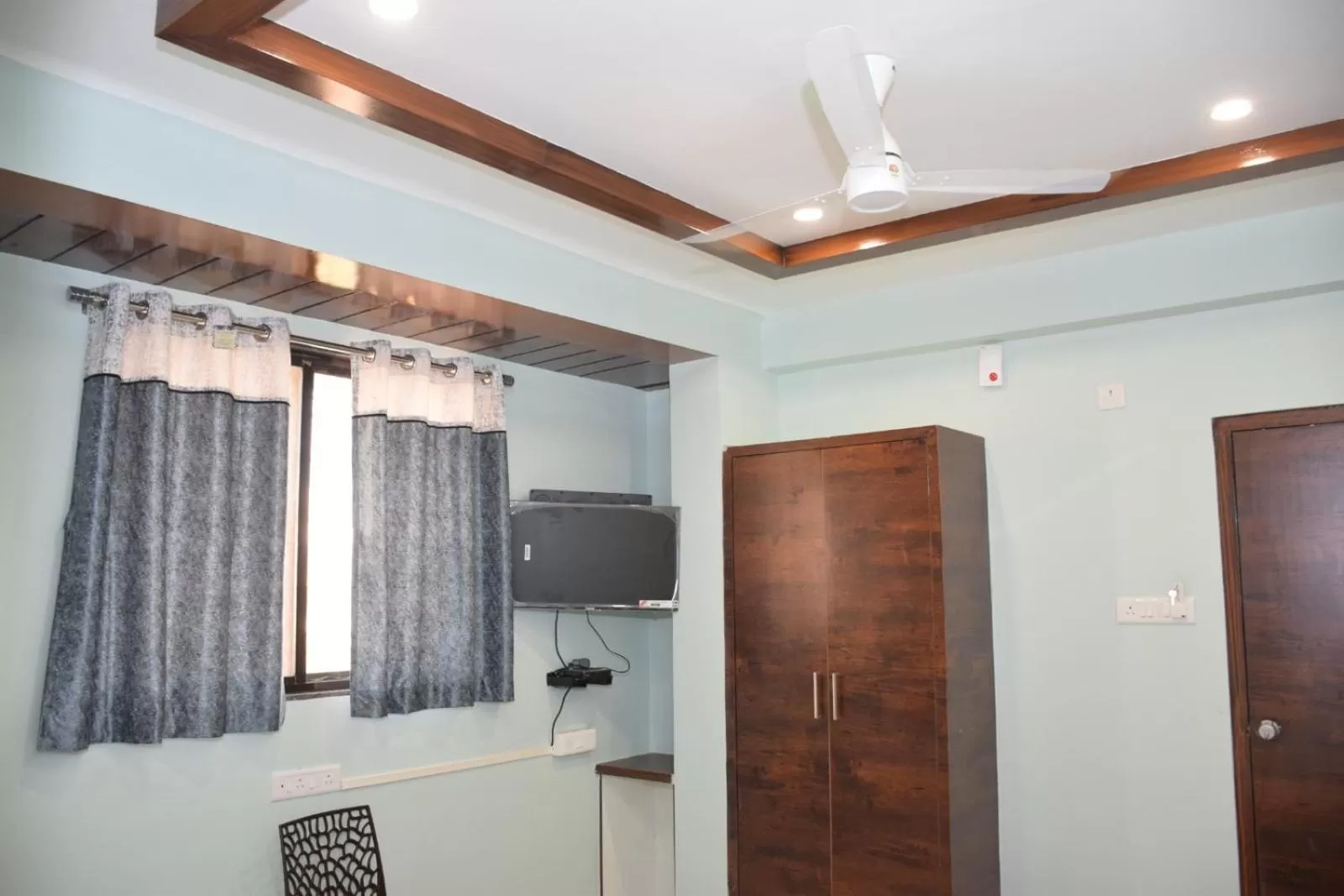 TV and multimedia in Shankar Residency, Akkalkot