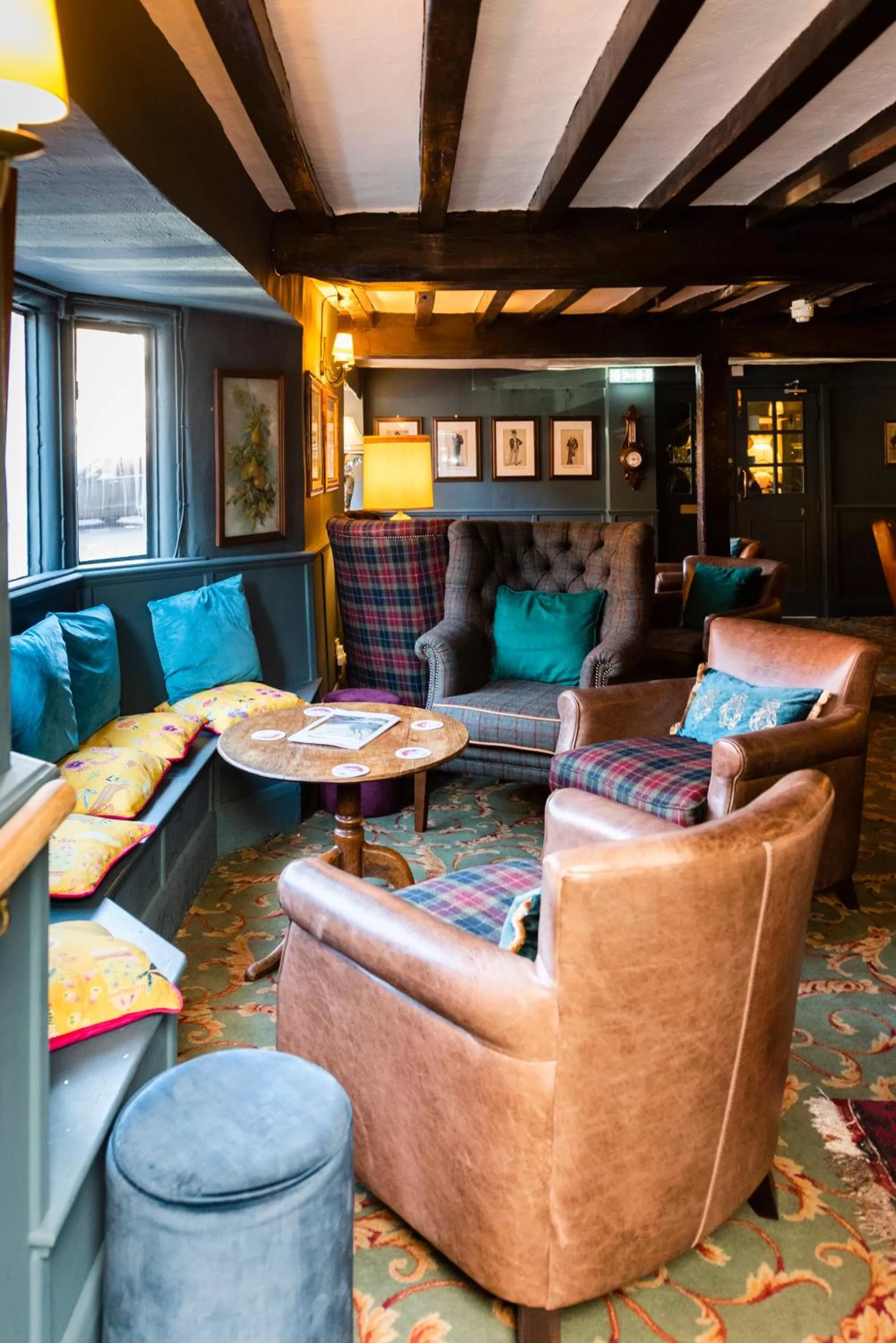 Living room, Lounge/Bar in The Whipper-In Hotel