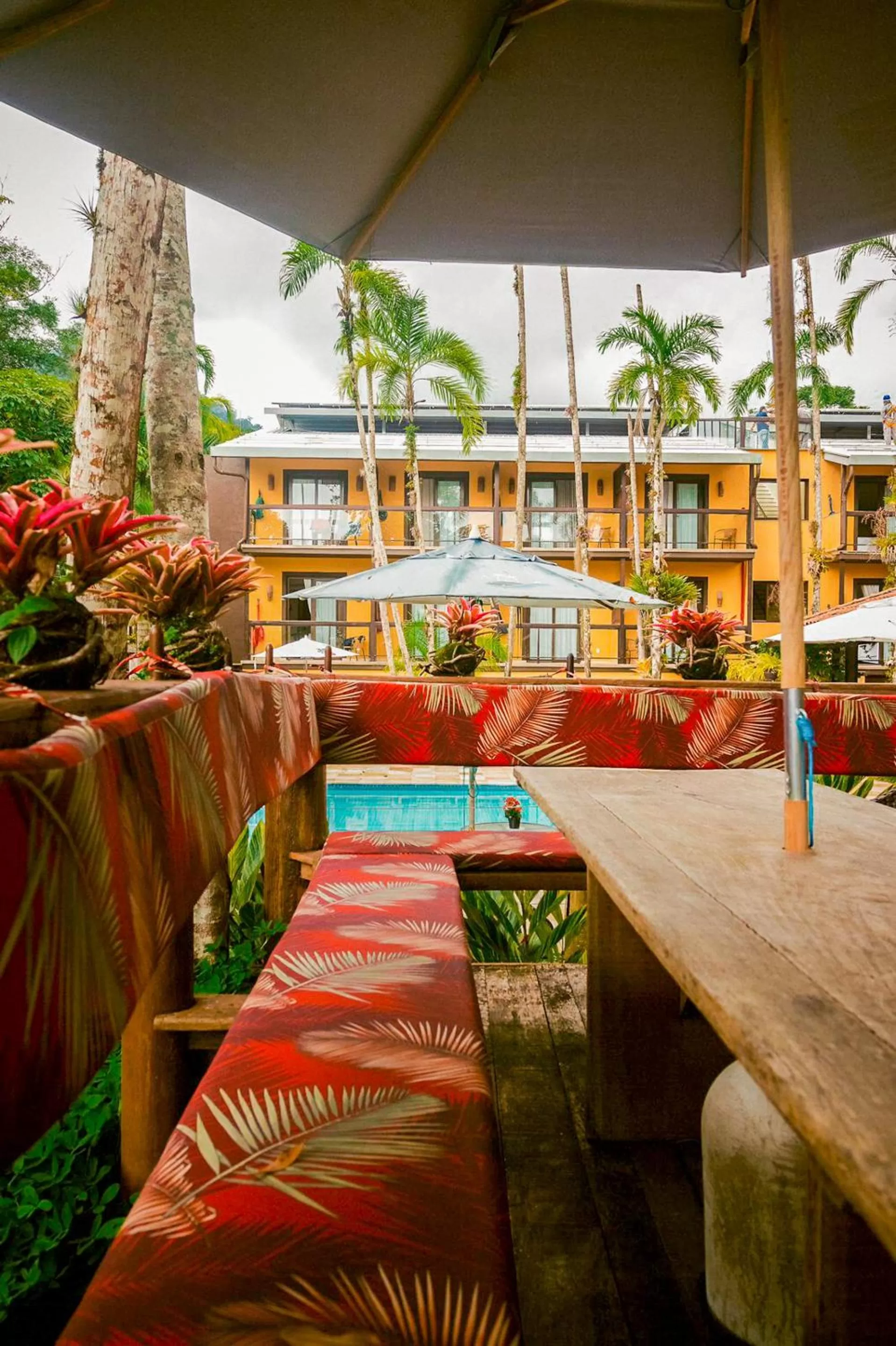 Seating area, Swimming Pool in Fradissimo Hotel