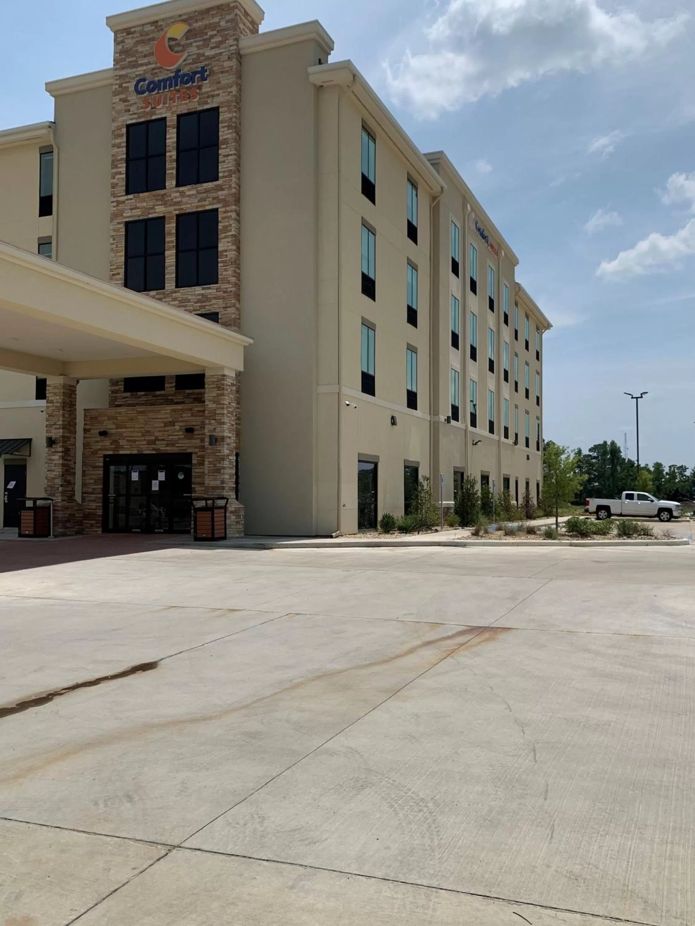 Property building in Comfort Suites West Monroe near Ike Hamilton Expo Center