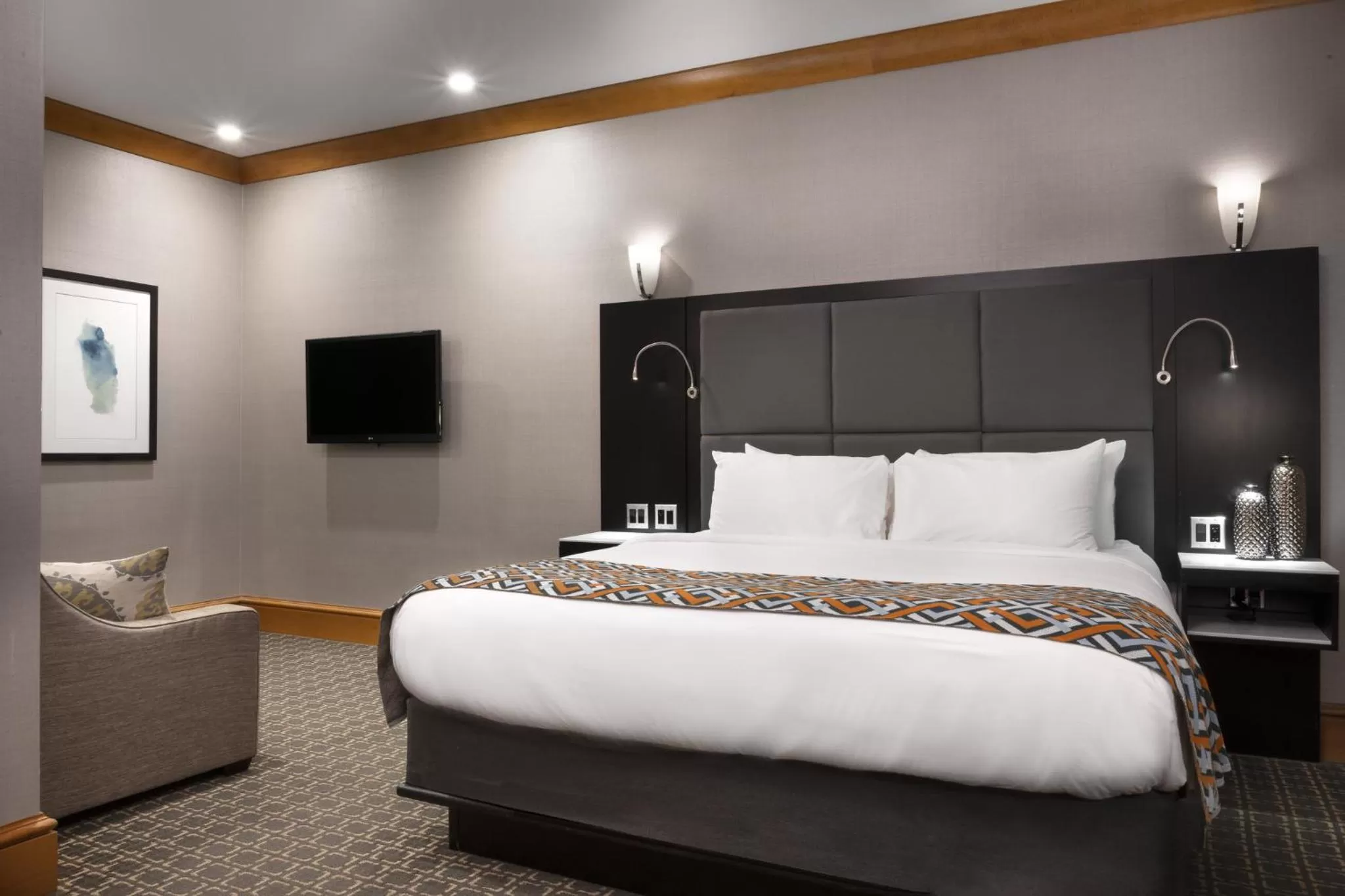 Photo of the whole room in voco The Tiger Hotel, Columbia, MO by IHG