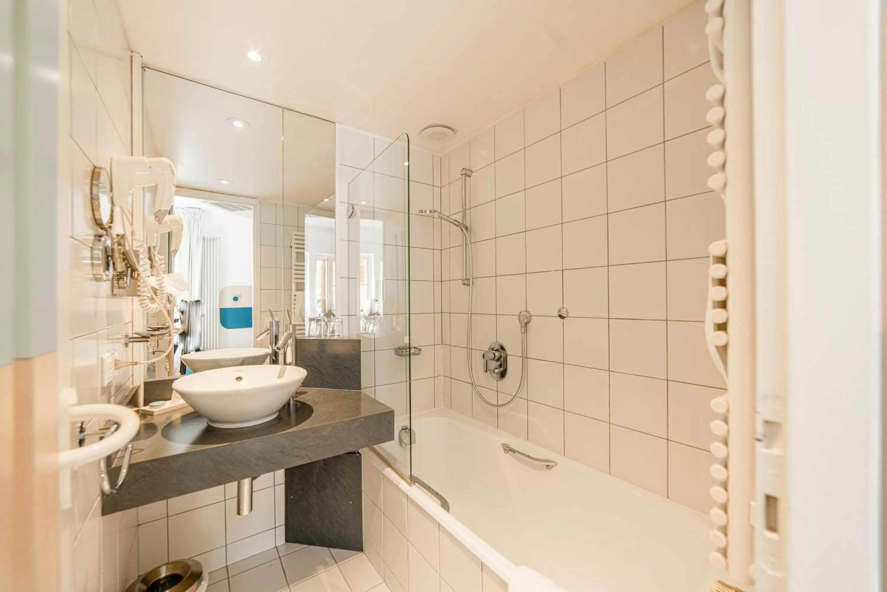 Bathroom in Hôtel du Palais de l'Isle