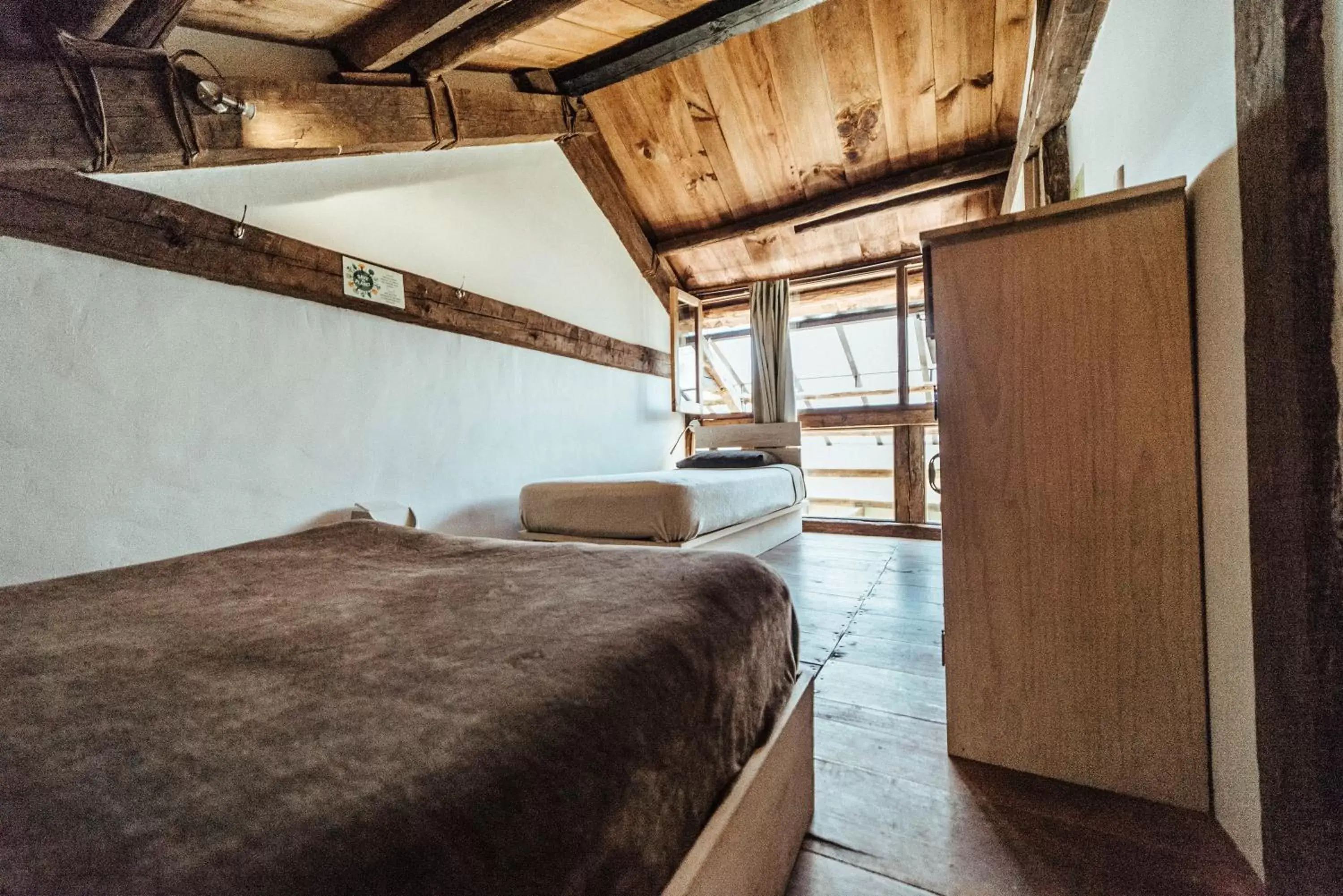 Basic Triple Room with Shared Bathroom in Snail Bed & Breakfast Basic Triple Room with Shared Bathroom in Snail Bed & Breakfast