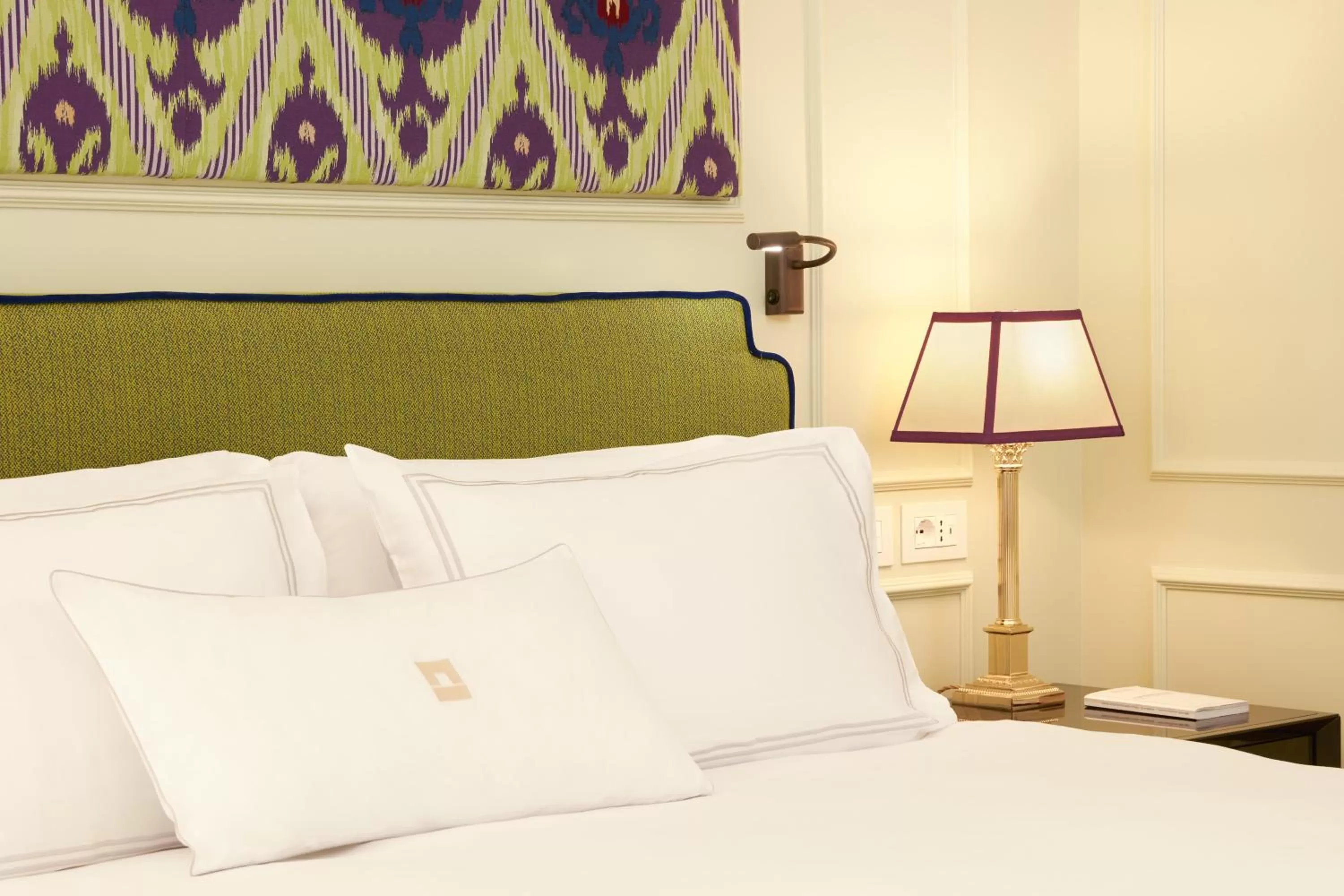 View (from property/room), Bed in Palazzo Ripetta