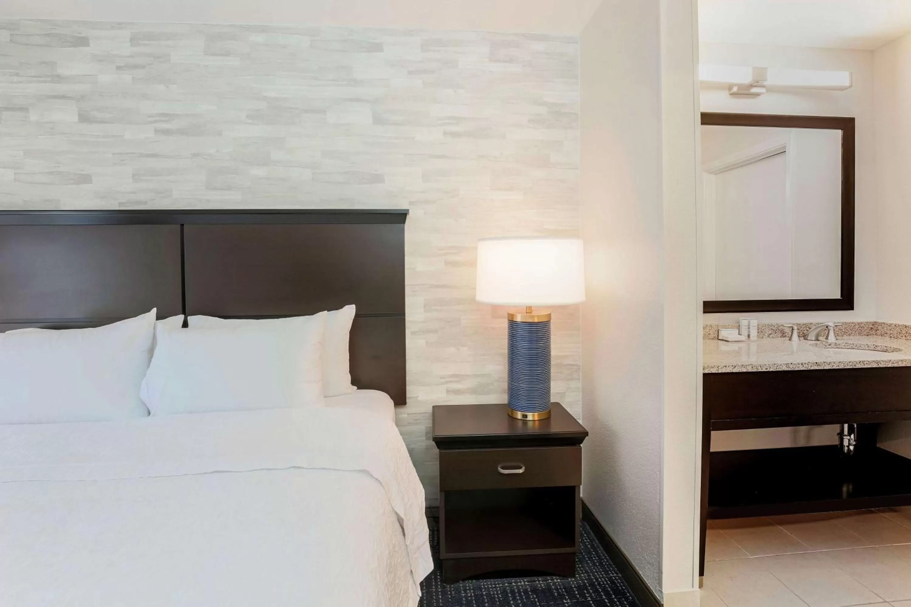 Bed in Hampton Inn & Suites Denver Tech Center