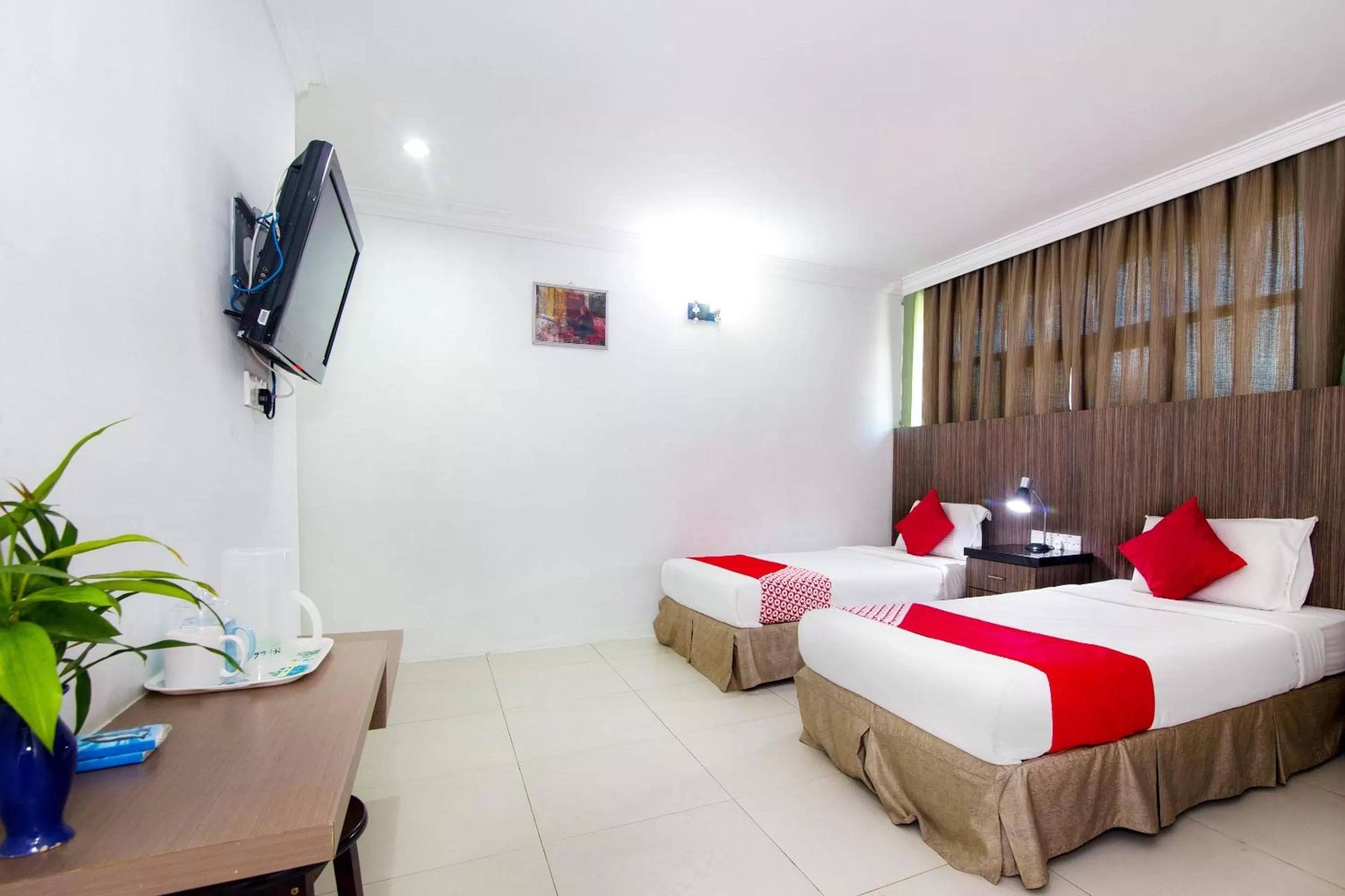 Bedroom, Bed in Crystal City Hotel