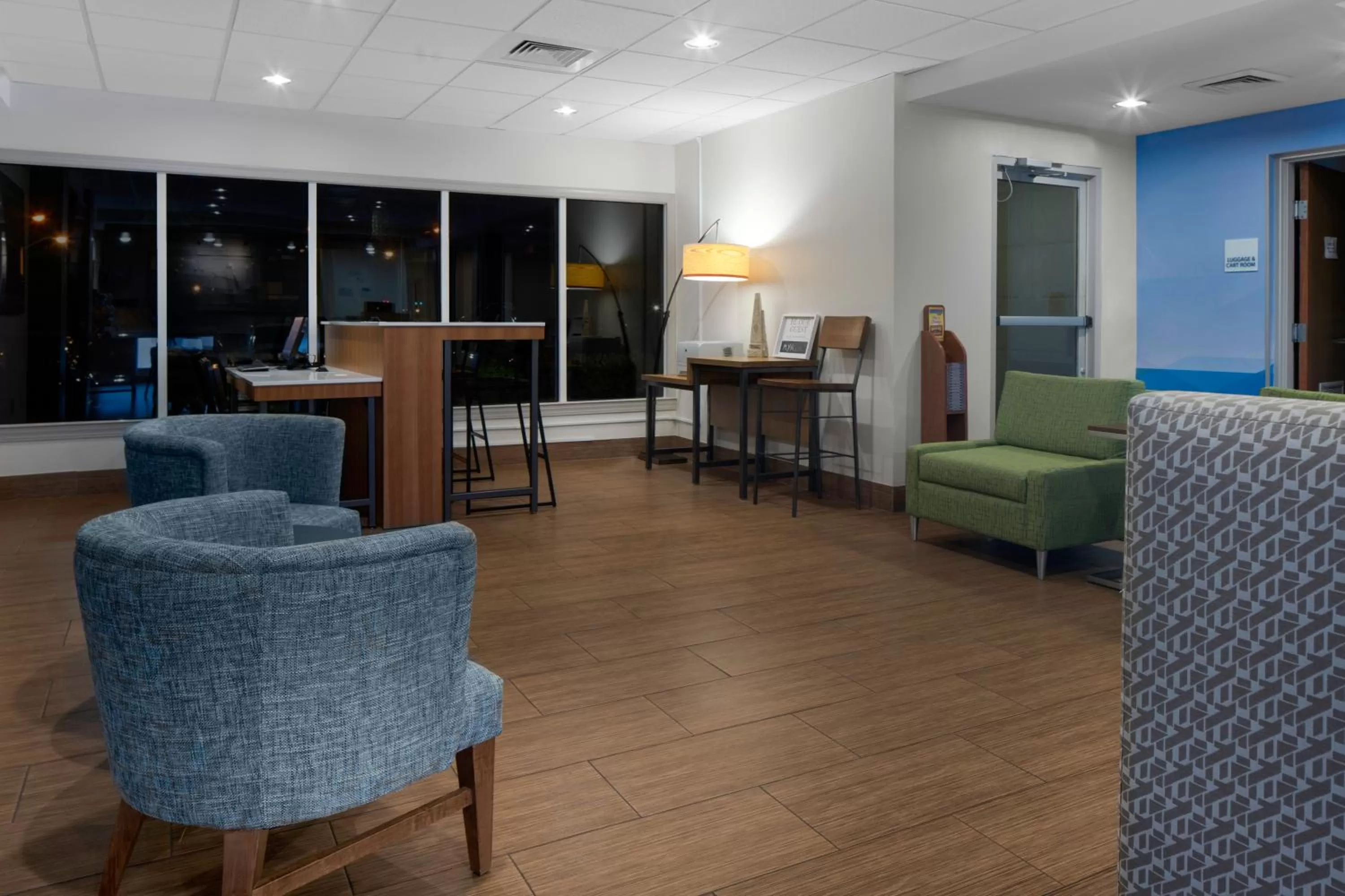 Seating area in Holiday Inn Express North Myrtle Beach - Little River by IHG