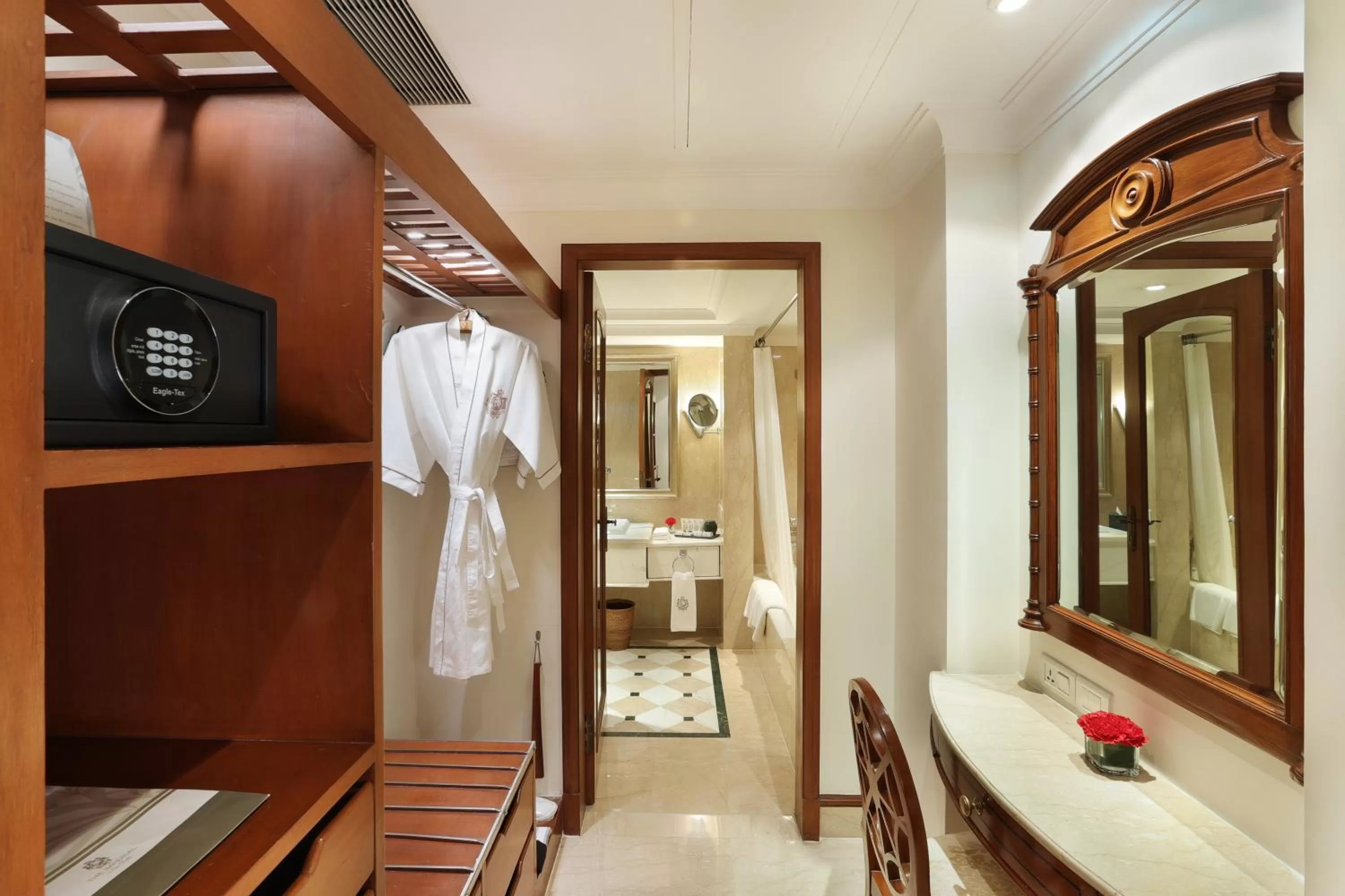 Shower in The Imperial, New Delhi