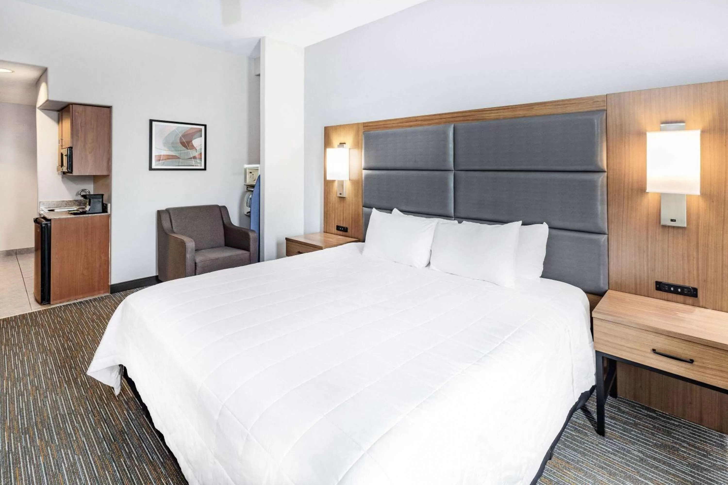Photo of the whole room, Bed in Wingate by Wyndham Houston Bush Intercontinental Airport