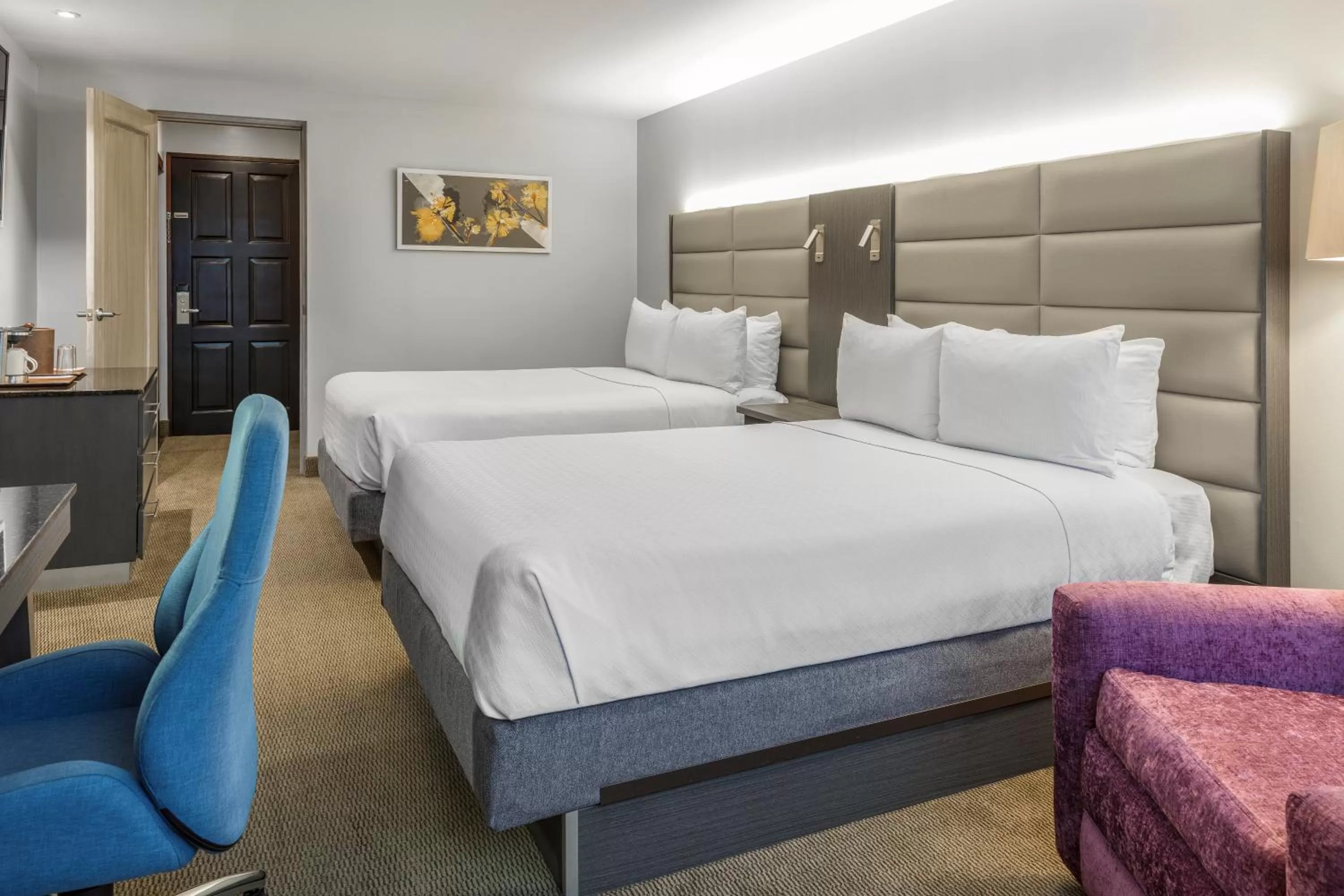 Photo of the whole room, Bed in Crowne Plaza San Jose La Sabana by IHG