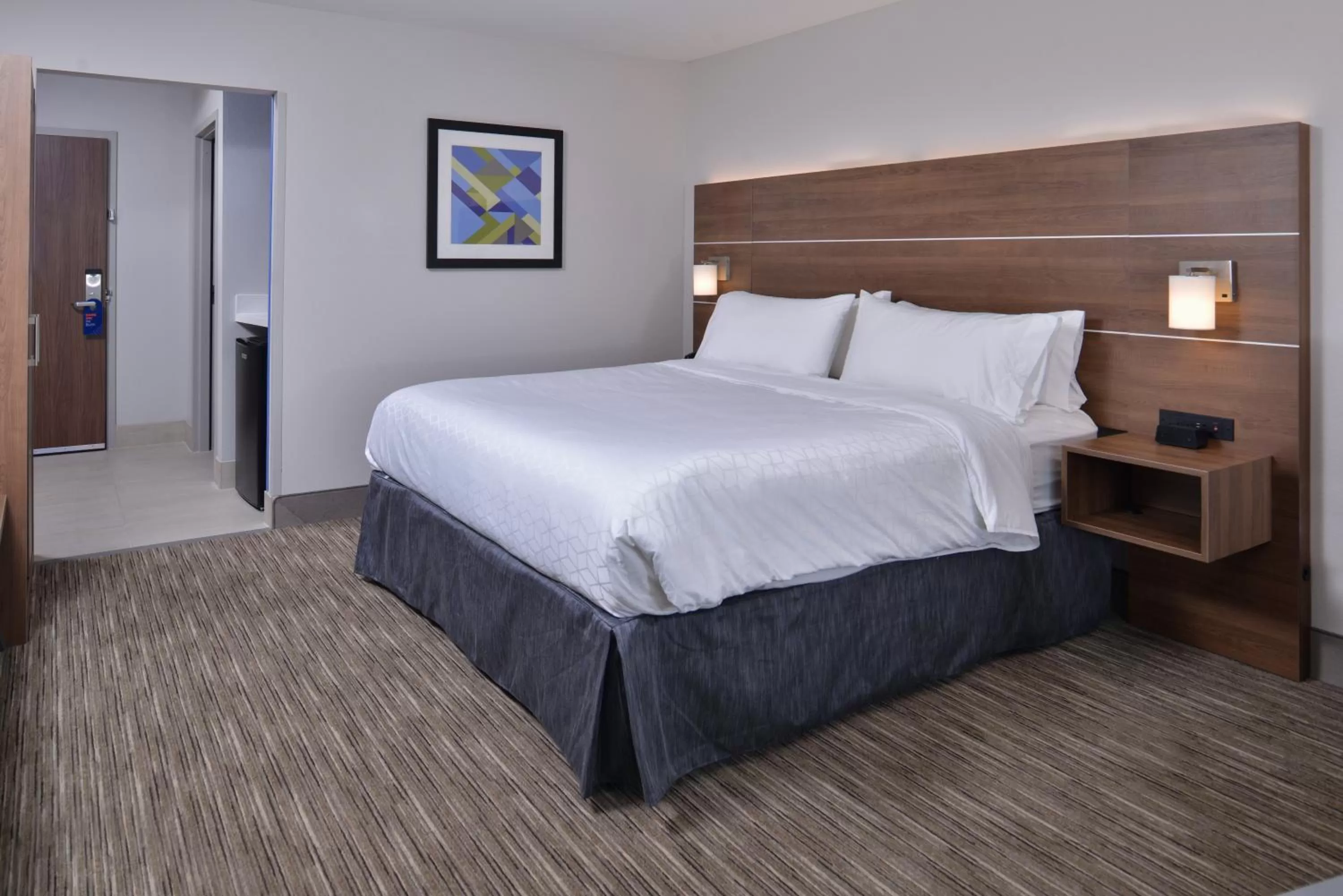 Bedroom, Bed in Holiday Inn Express & Suites - Marshalltown by IHG