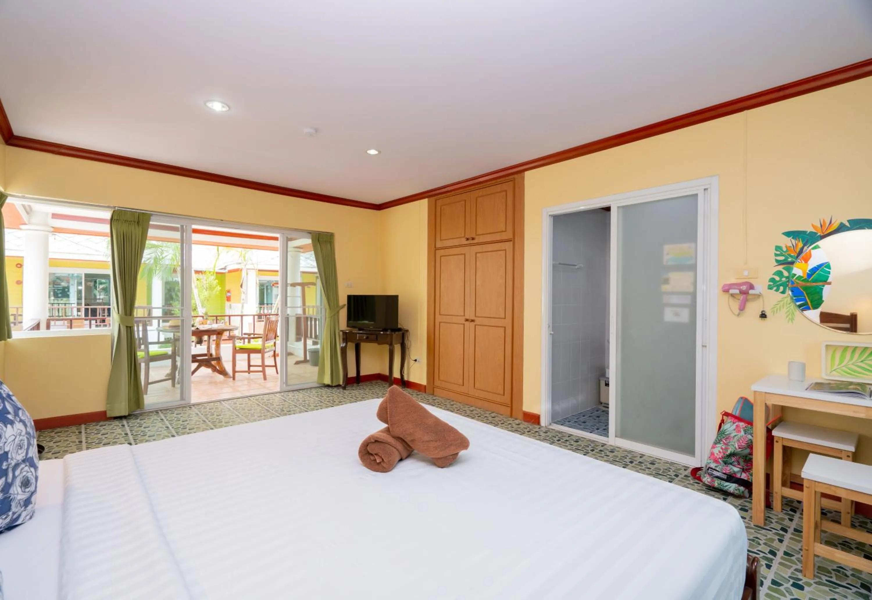 Bathroom, Bed in Lemon House