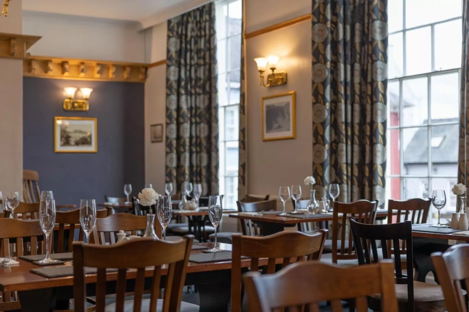 Restaurant/Places to Eat in Castle Hotel Haverfordwest