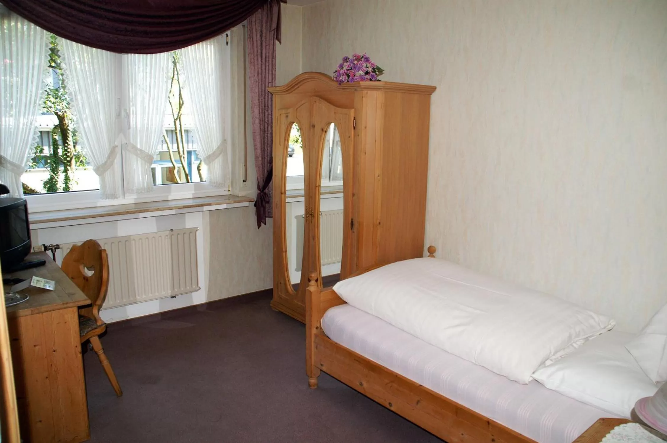 Bed in Hotel Restaurant Bieberstuben