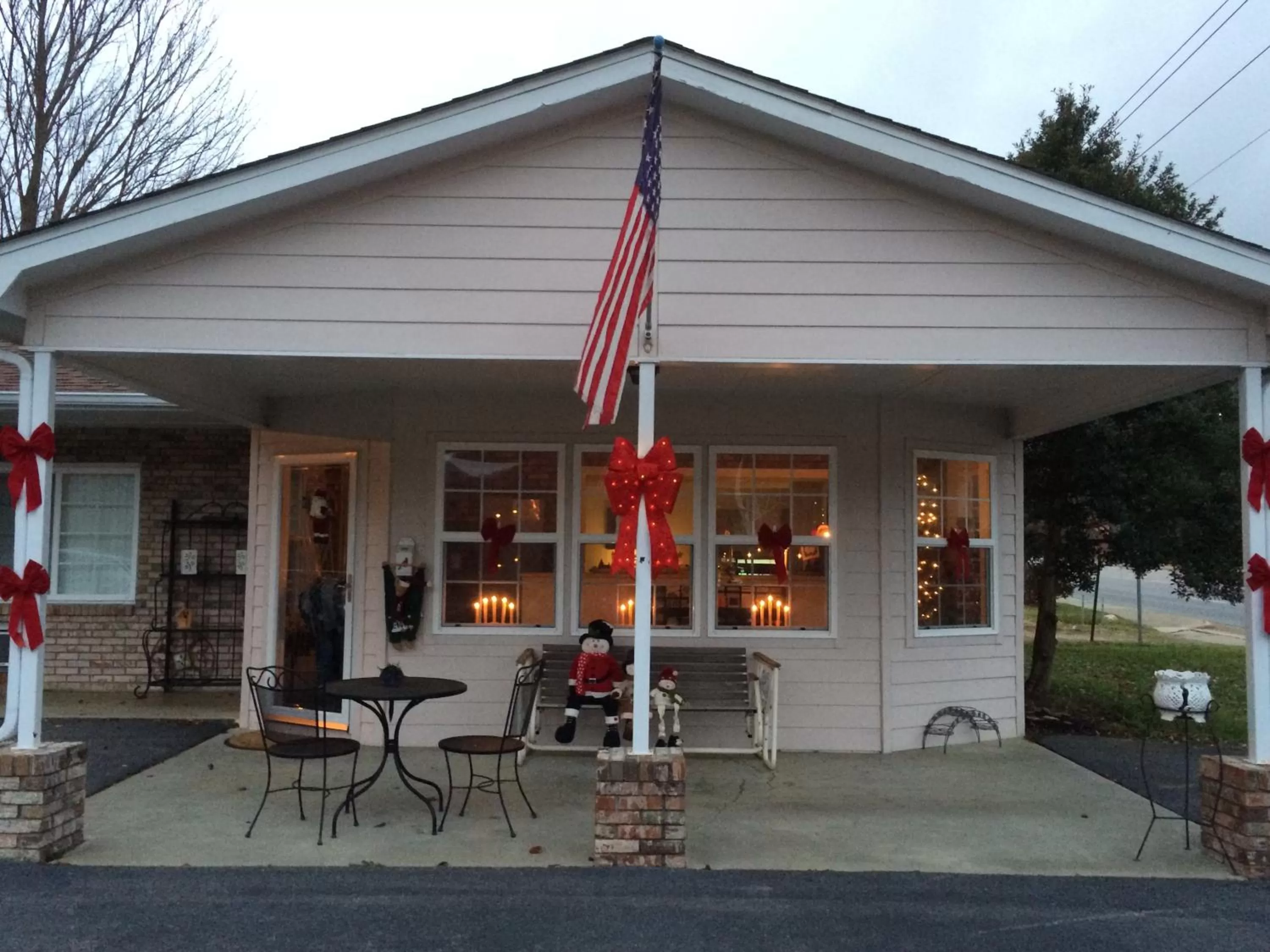 Facade/entrance in Cardinal Inn