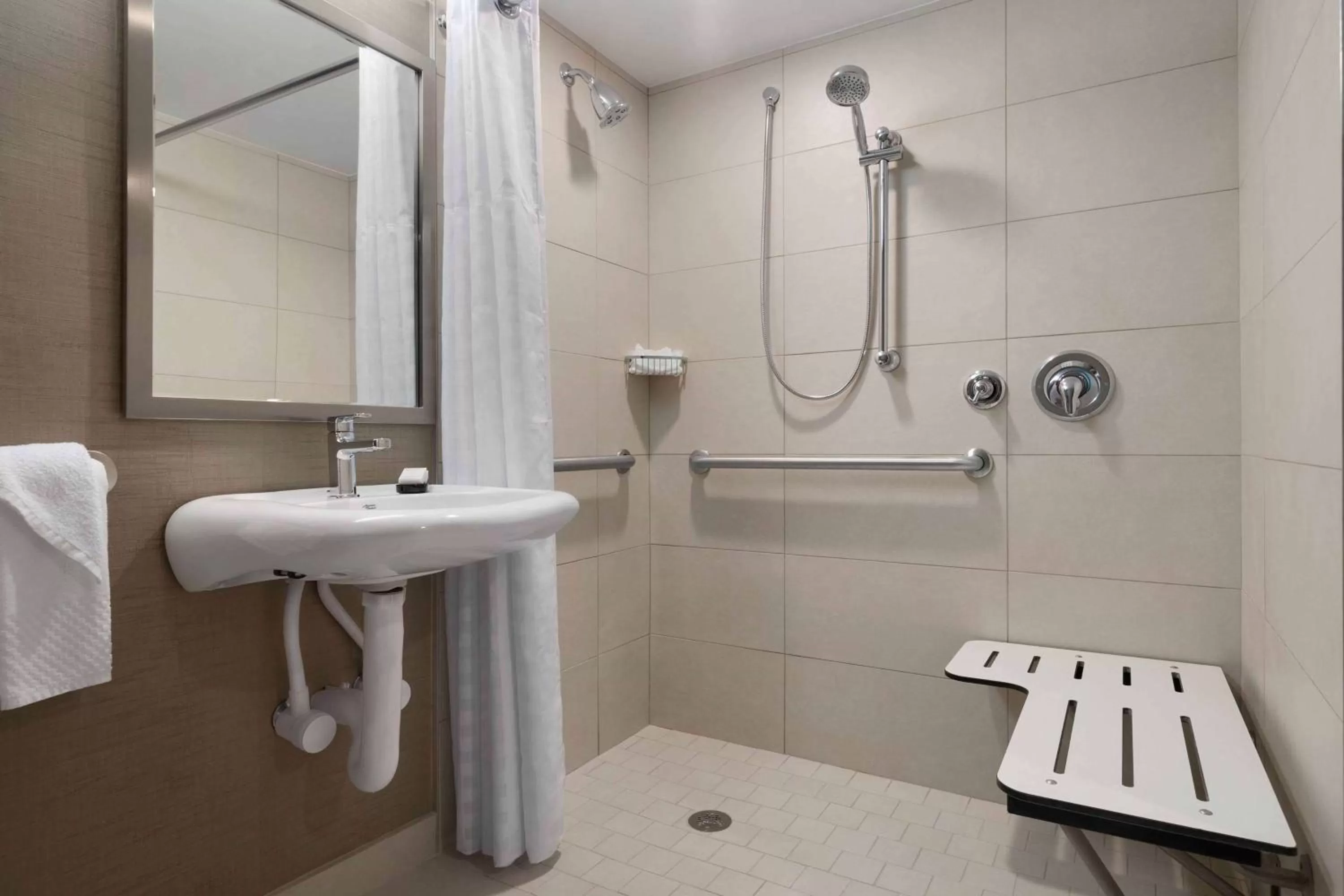 Bathroom in Embassy Suites by Hilton Baltimore at BWI Airport