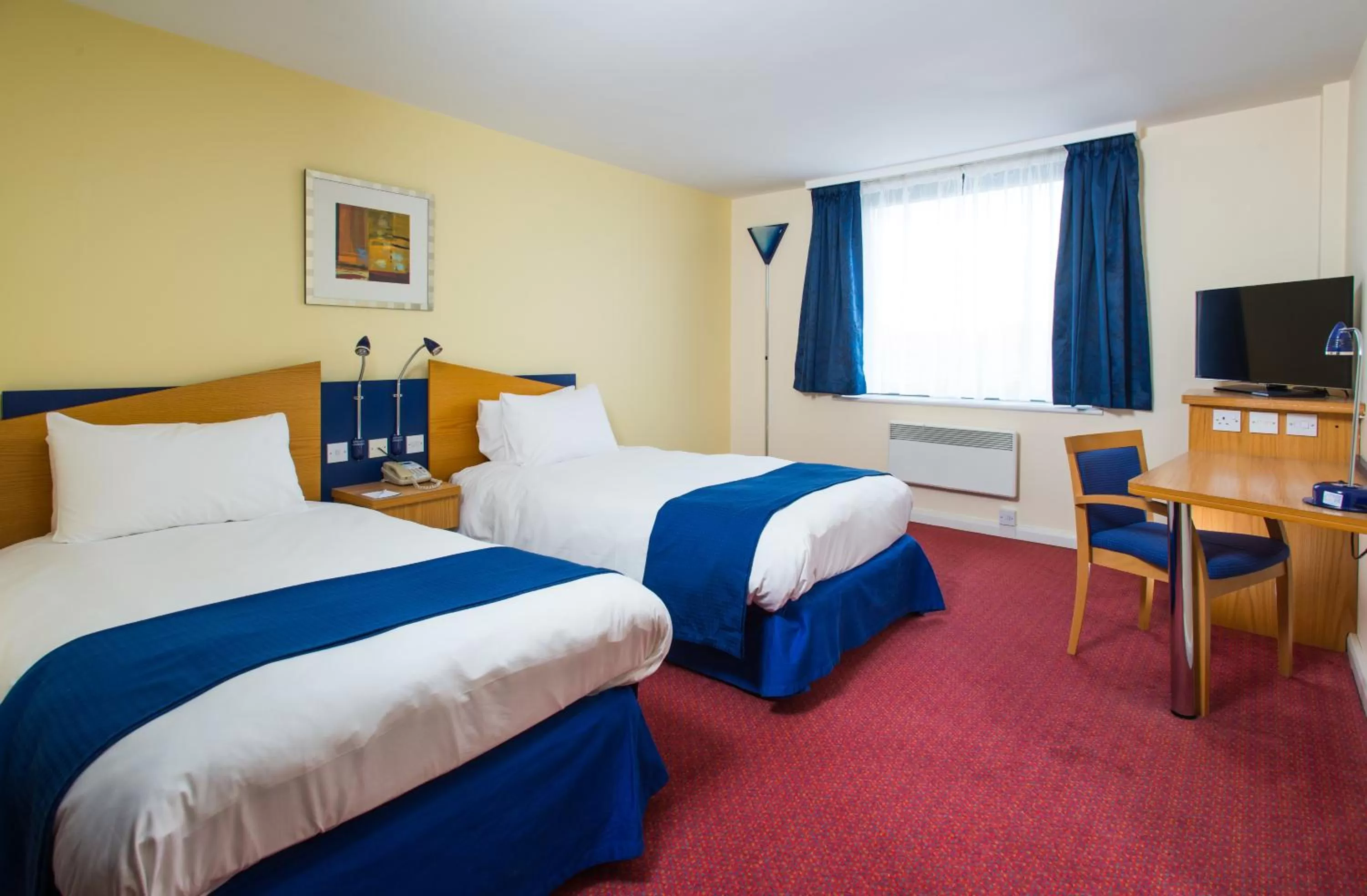 Photo of the whole room, Bed in Holiday Inn Express Bradford City Centre by IHG