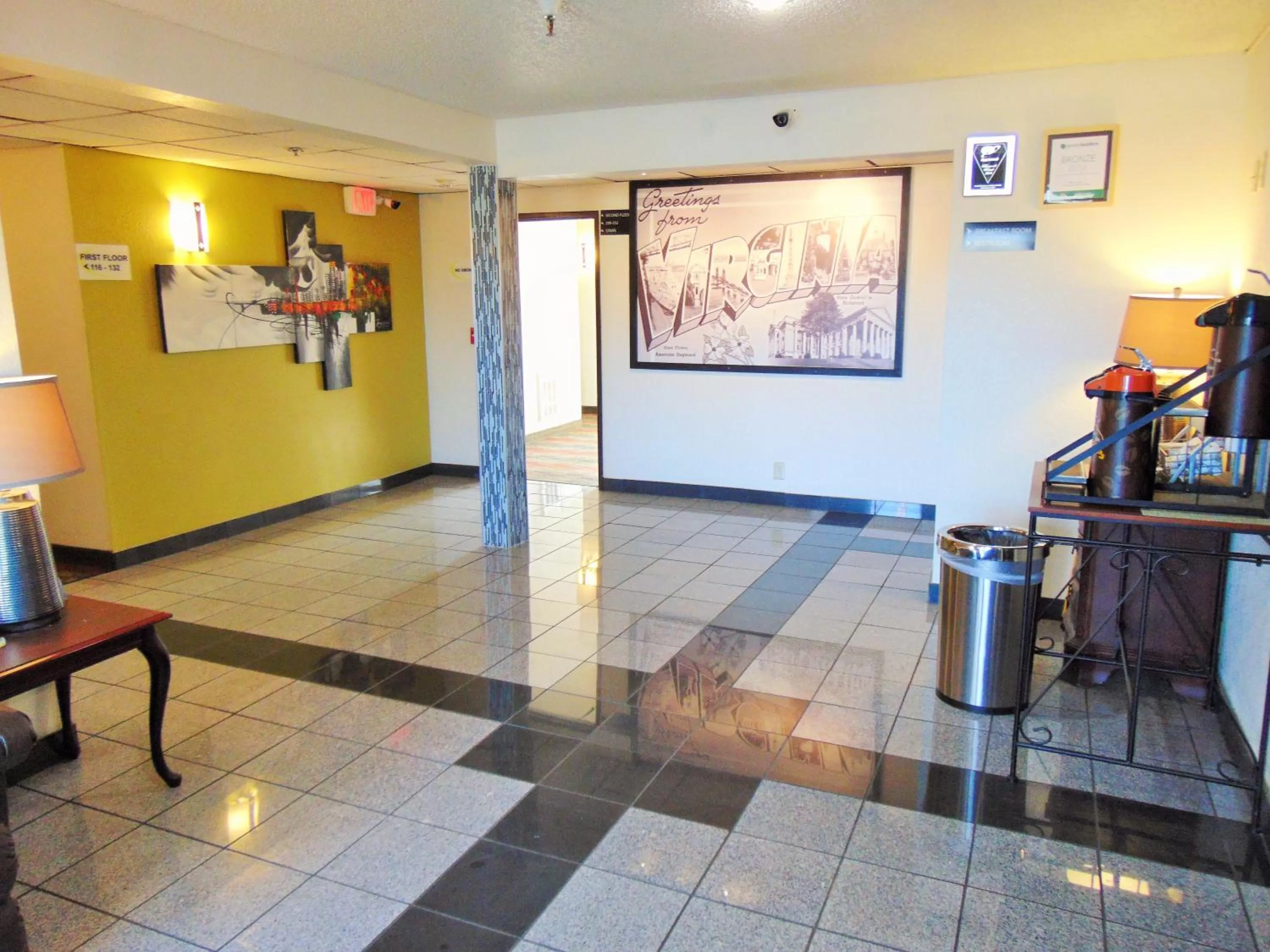 Lobby or reception in Super 8 by Wyndham South Boston VA