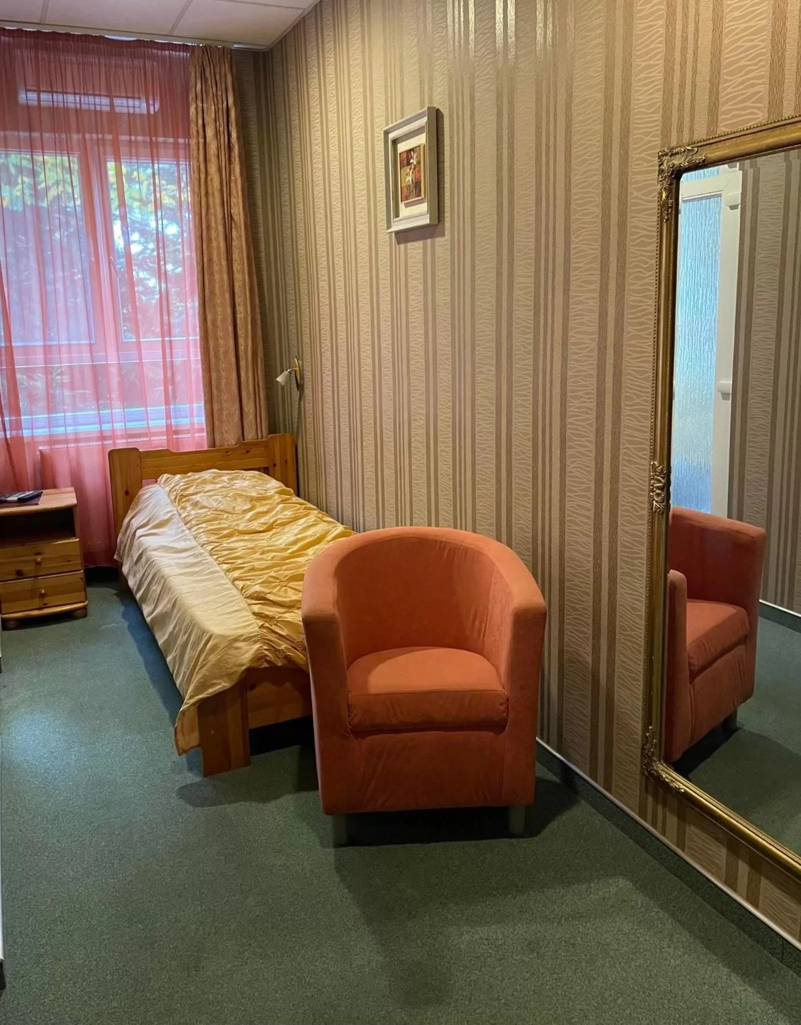 Photo of the whole room in Airport Szálló